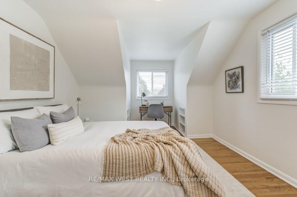 Photo 25 of 47 Breadner Drive, Etobicoke, Willowridge-Martingrove-Richview — HOMEH