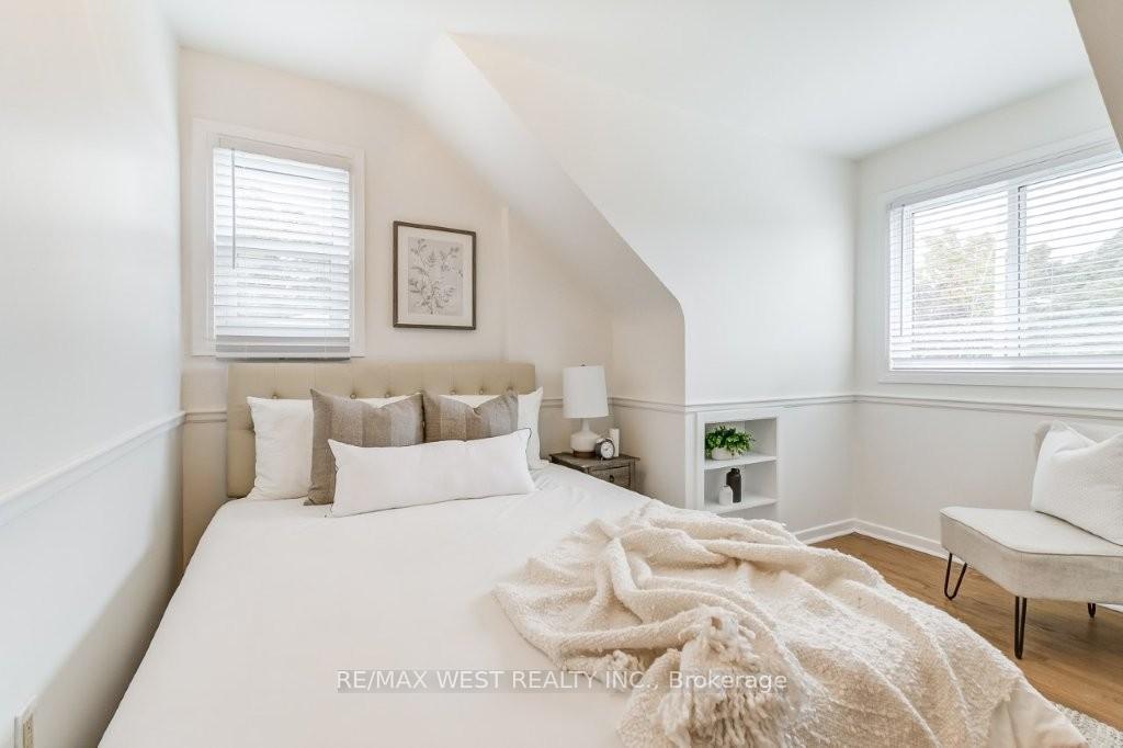 Photo 26 of 47 Breadner Drive, Etobicoke, Willowridge-Martingrove-Richview — HOMEH