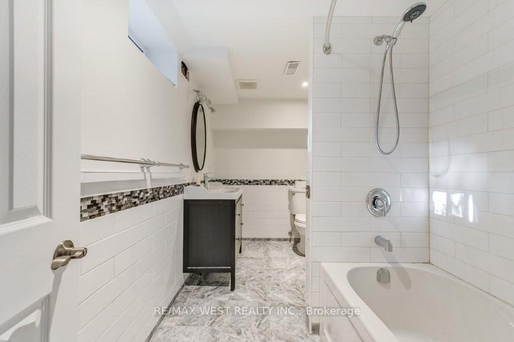 Photo 31 of 47 Breadner Drive, Etobicoke, Willowridge-Martingrove-Richview — HOMEH