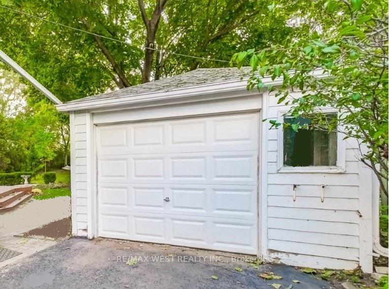 Photo 35 of 47 Breadner Drive, Etobicoke, Willowridge-Martingrove-Richview — HOMEH