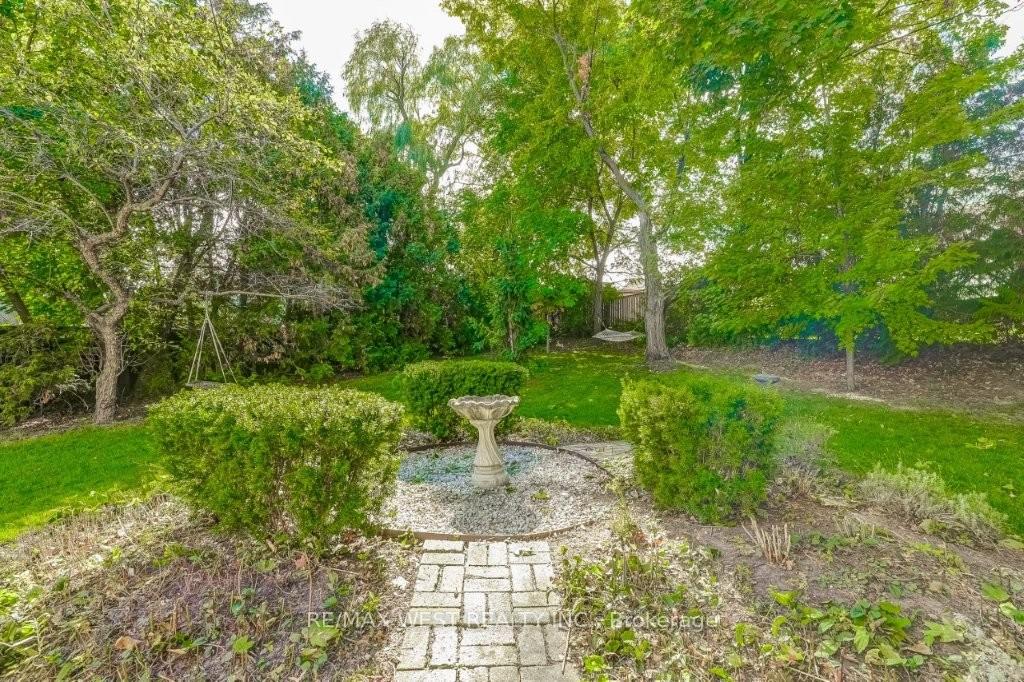 Photo 40 of 47 Breadner Drive, Etobicoke, Willowridge-Martingrove-Richview — HOMEH