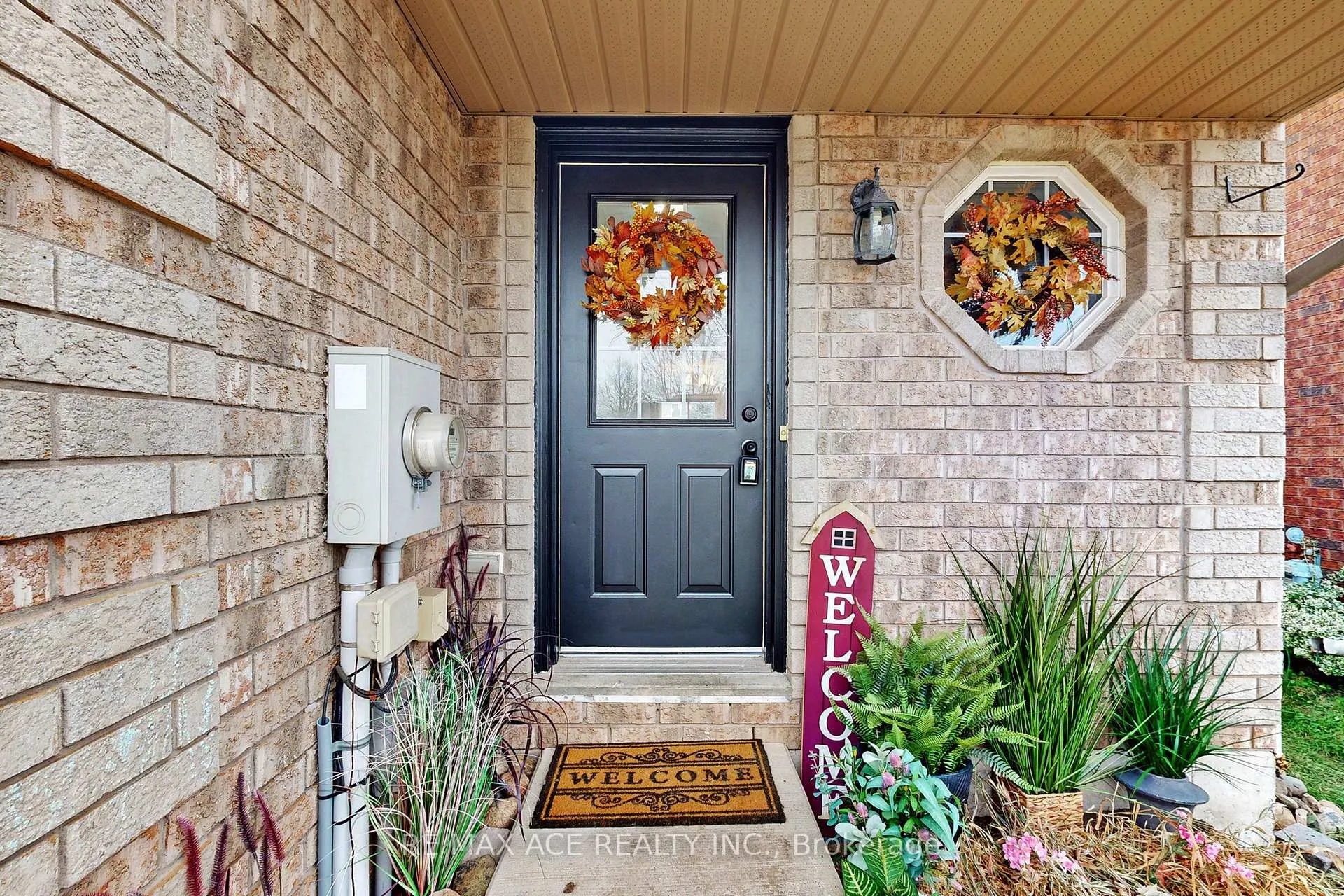Photo 4 of 6 Aconley Court, Barrie, Georgian Drive — HOMEH