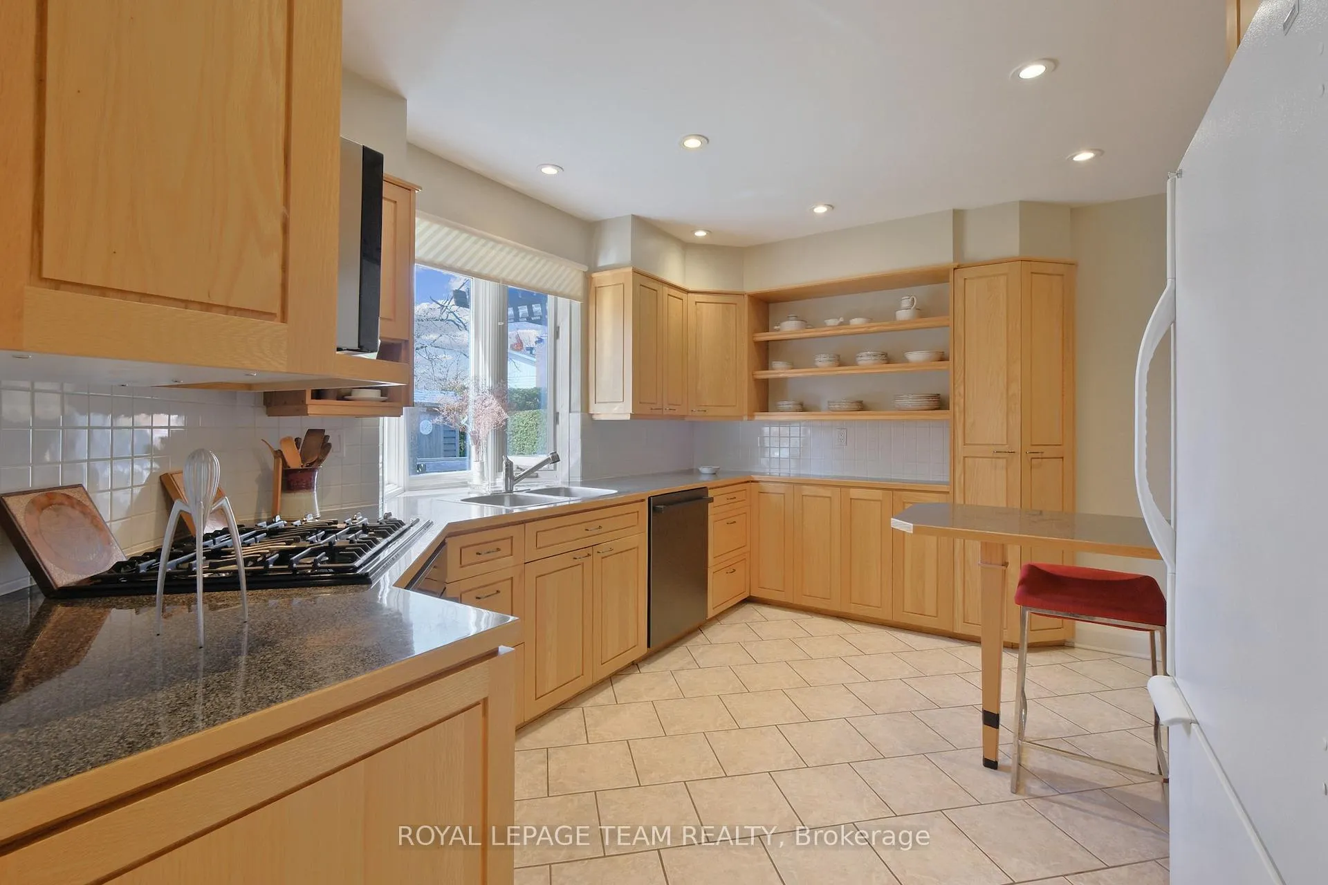 Photo 29 of 4 Valewood Crescent, Ottawa, Blackburn Hamlet — HOMEH