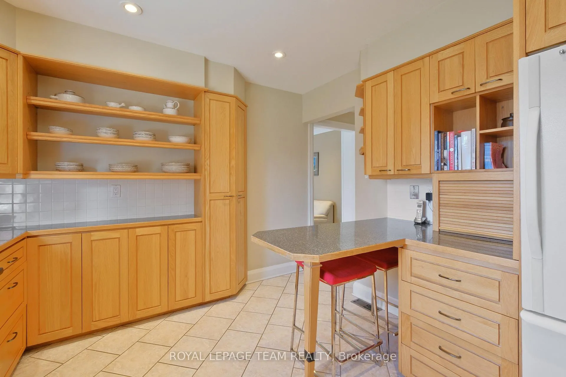 Photo 33 of 4 Valewood Crescent, Ottawa, Blackburn Hamlet — HOMEH