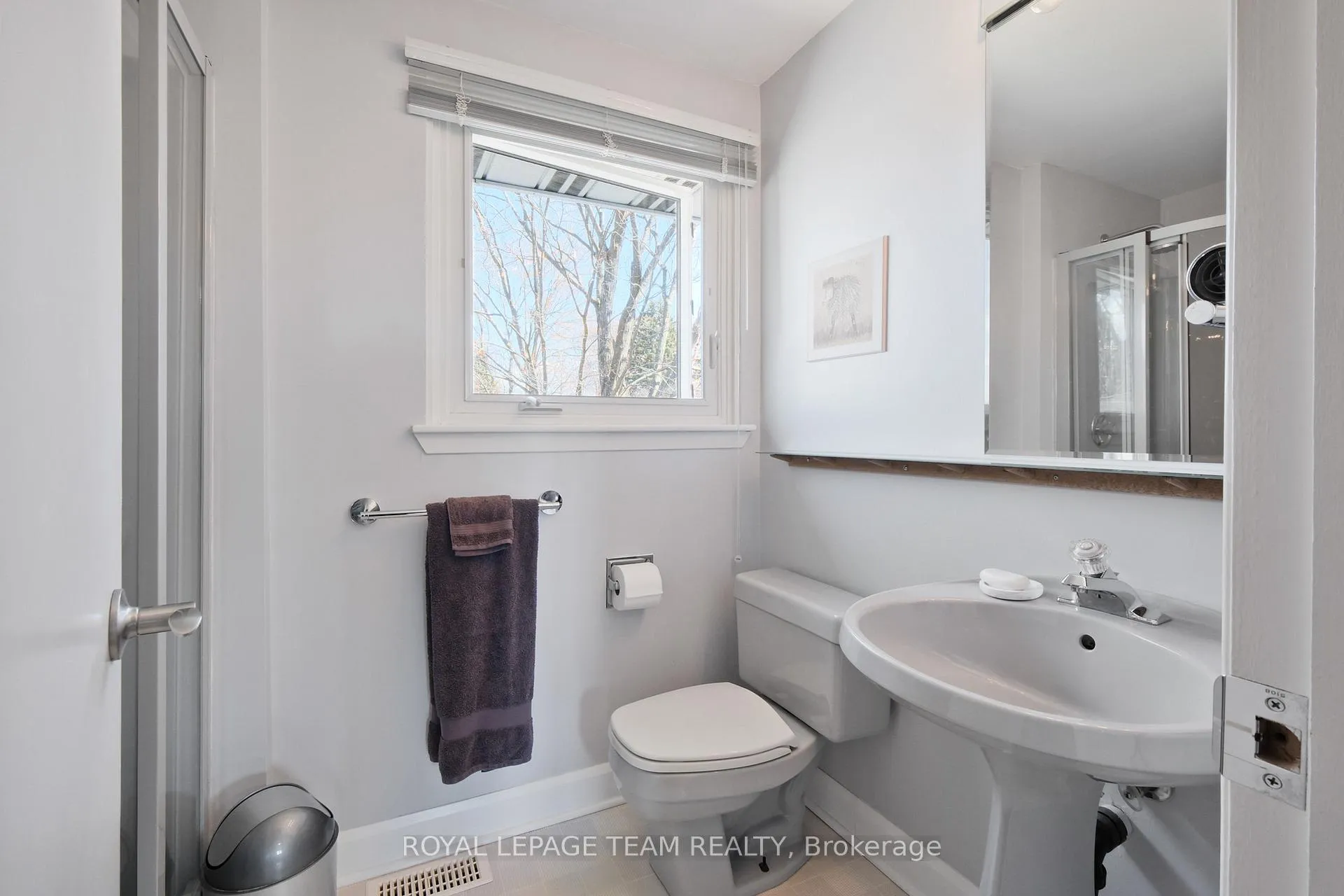 Photo 49 of 4 Valewood Crescent, Ottawa, Blackburn Hamlet — HOMEH