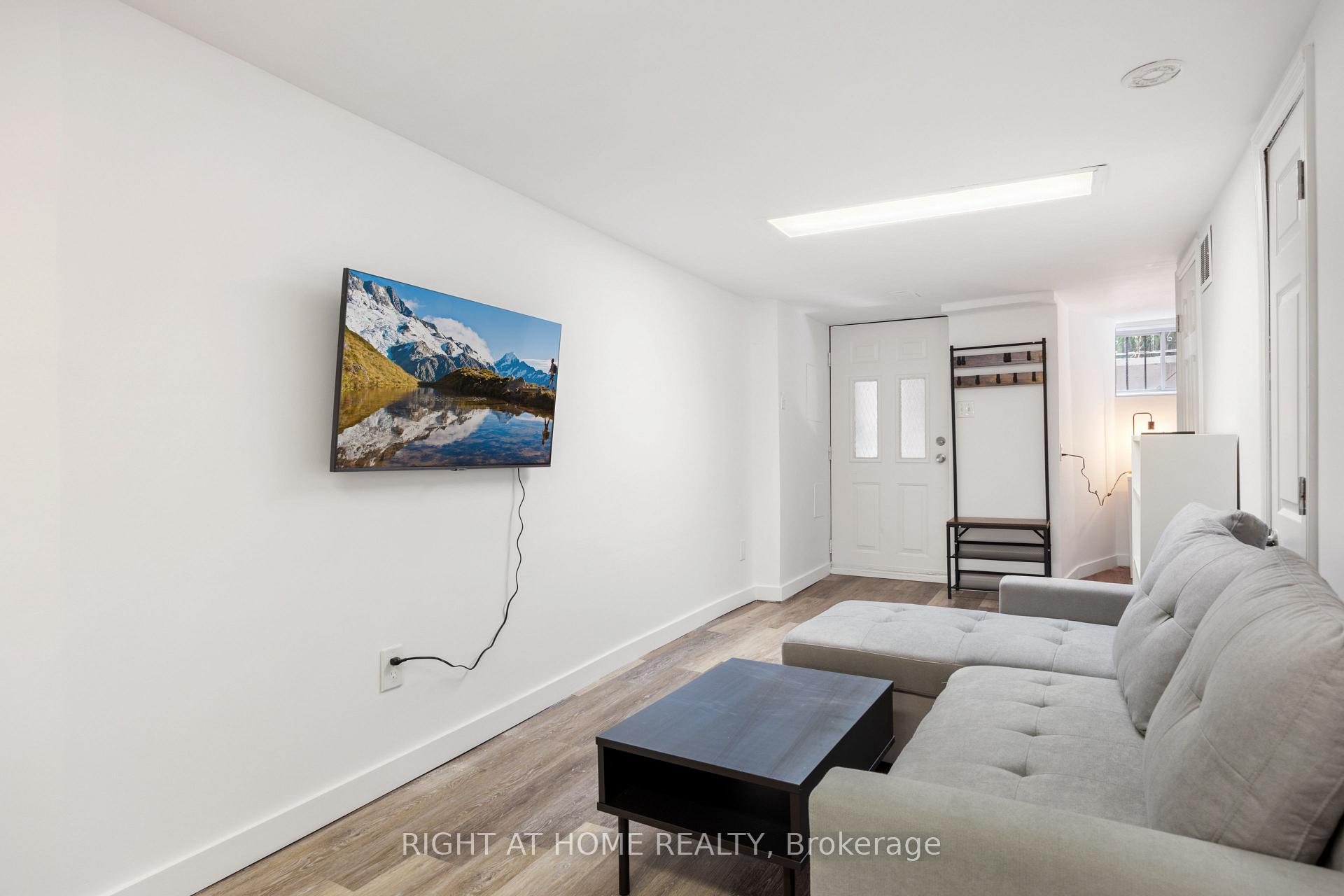 Photo 2 of 124 bsm Argyle Street, Toronto, Trinity-Bellwoods — HOMEH