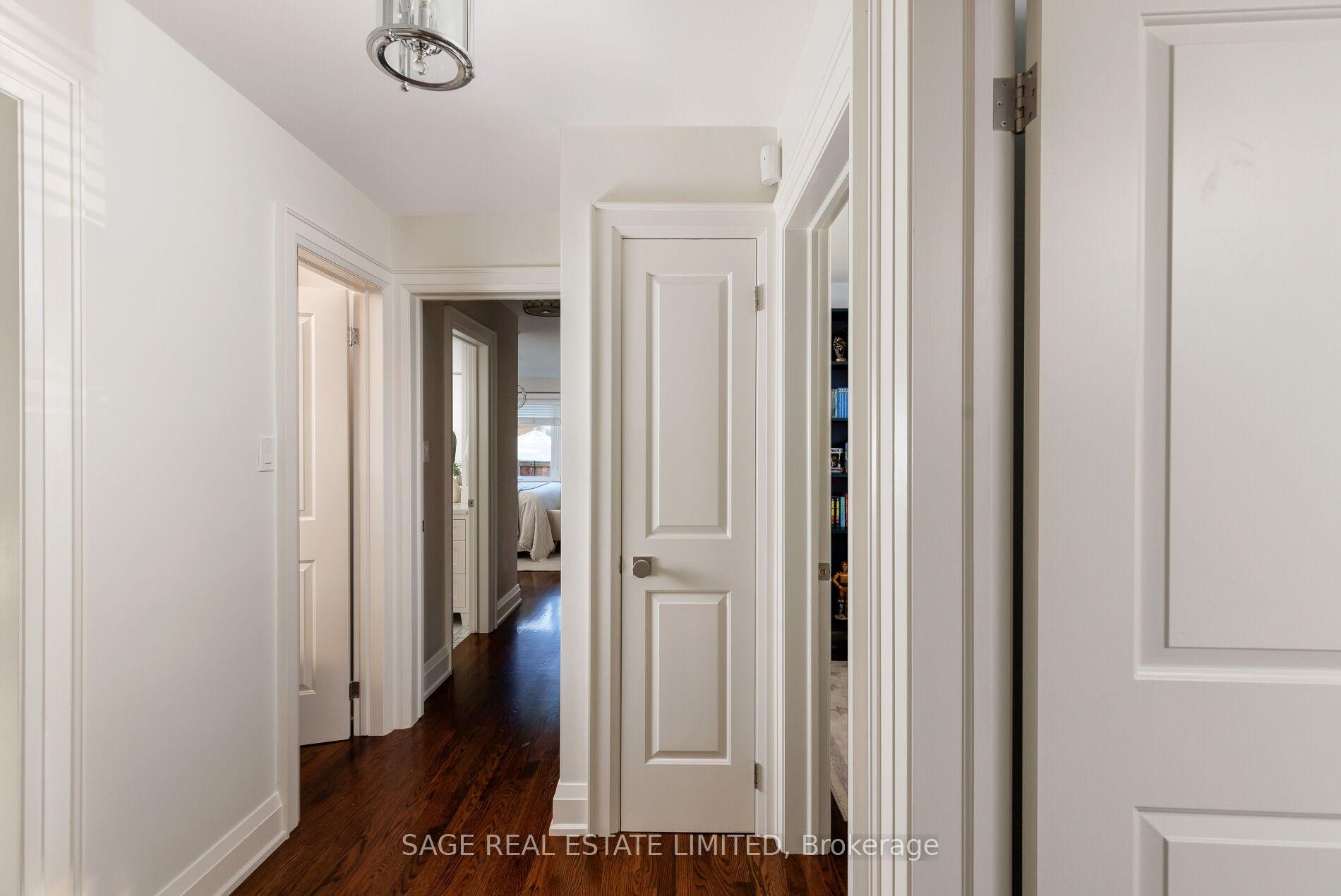 Photo 19 of 45 Newstead Road, Etobicoke, Willowridge-Martingrove-Richview — HOMEH