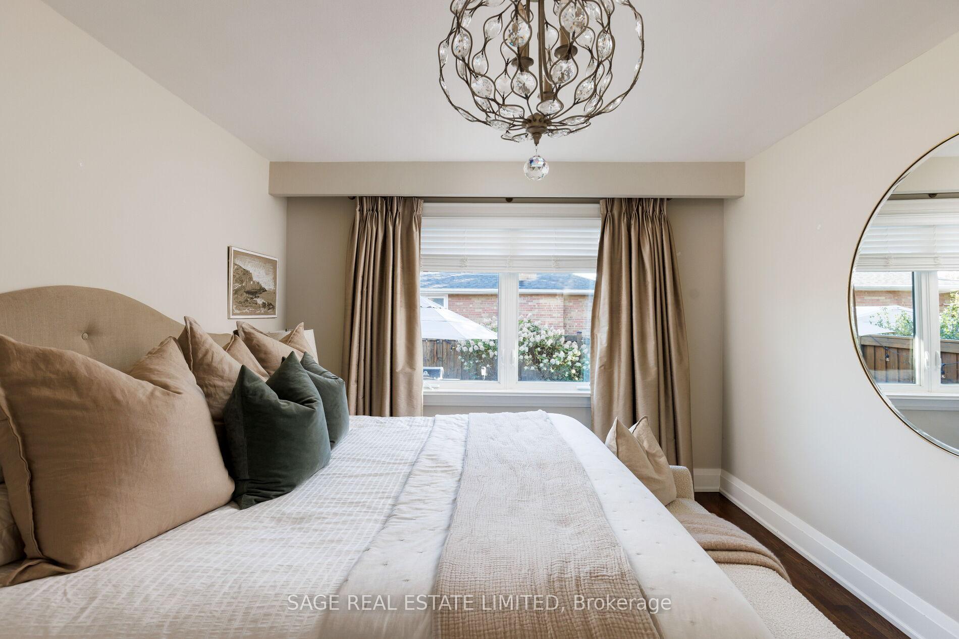 Photo 21 of 45 Newstead Road, Etobicoke, Willowridge-Martingrove-Richview — HOMEH