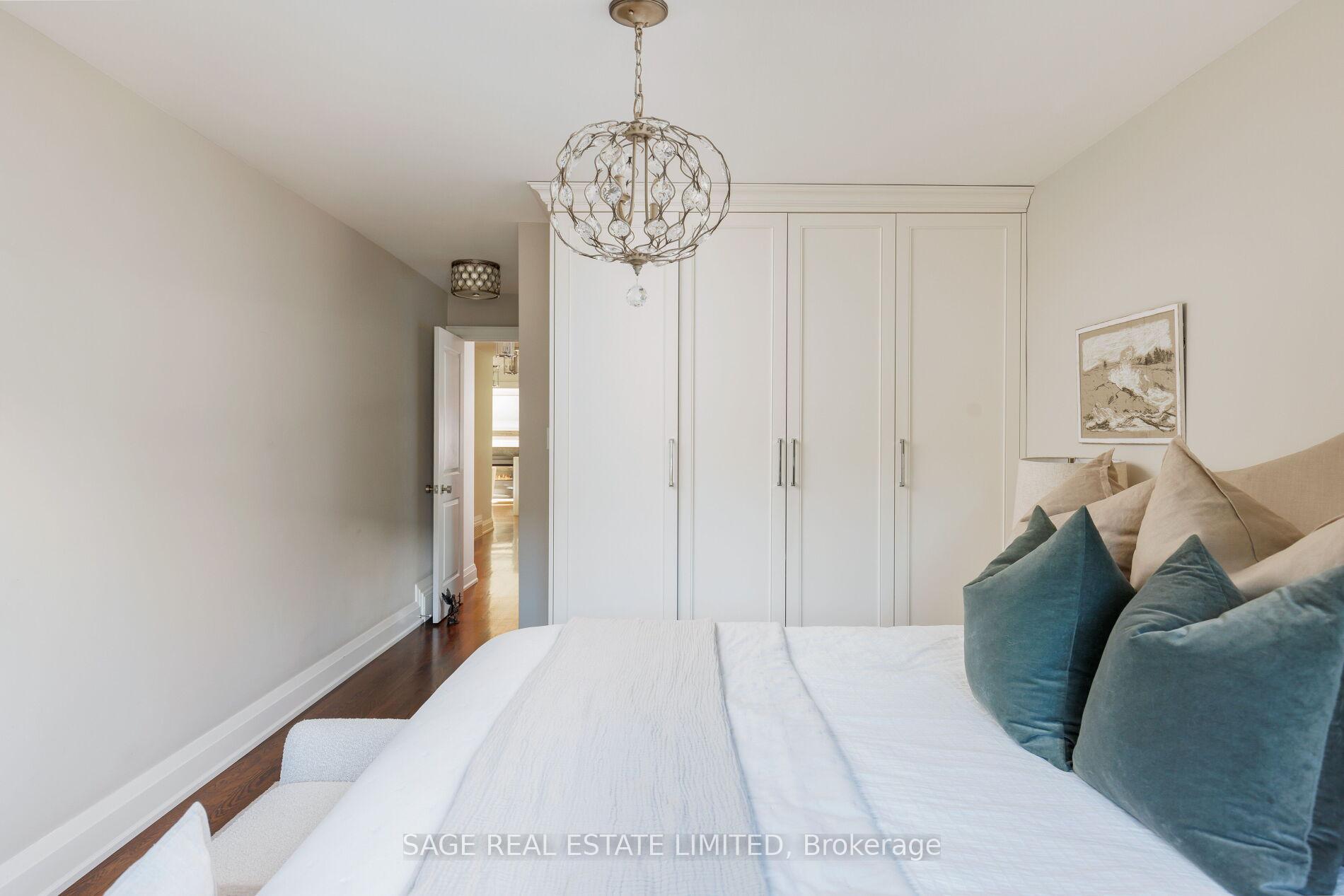 Photo 22 of 45 Newstead Road, Etobicoke, Willowridge-Martingrove-Richview — HOMEH