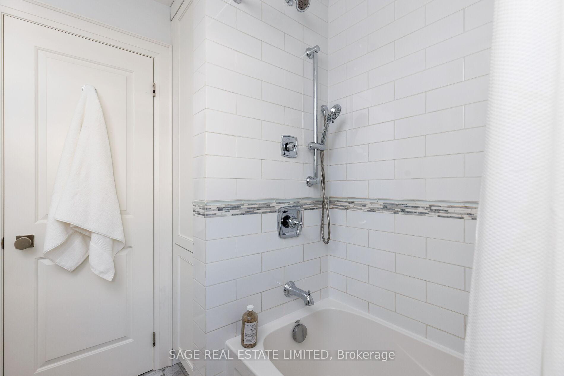 Photo 24 of 45 Newstead Road, Etobicoke, Willowridge-Martingrove-Richview — HOMEH