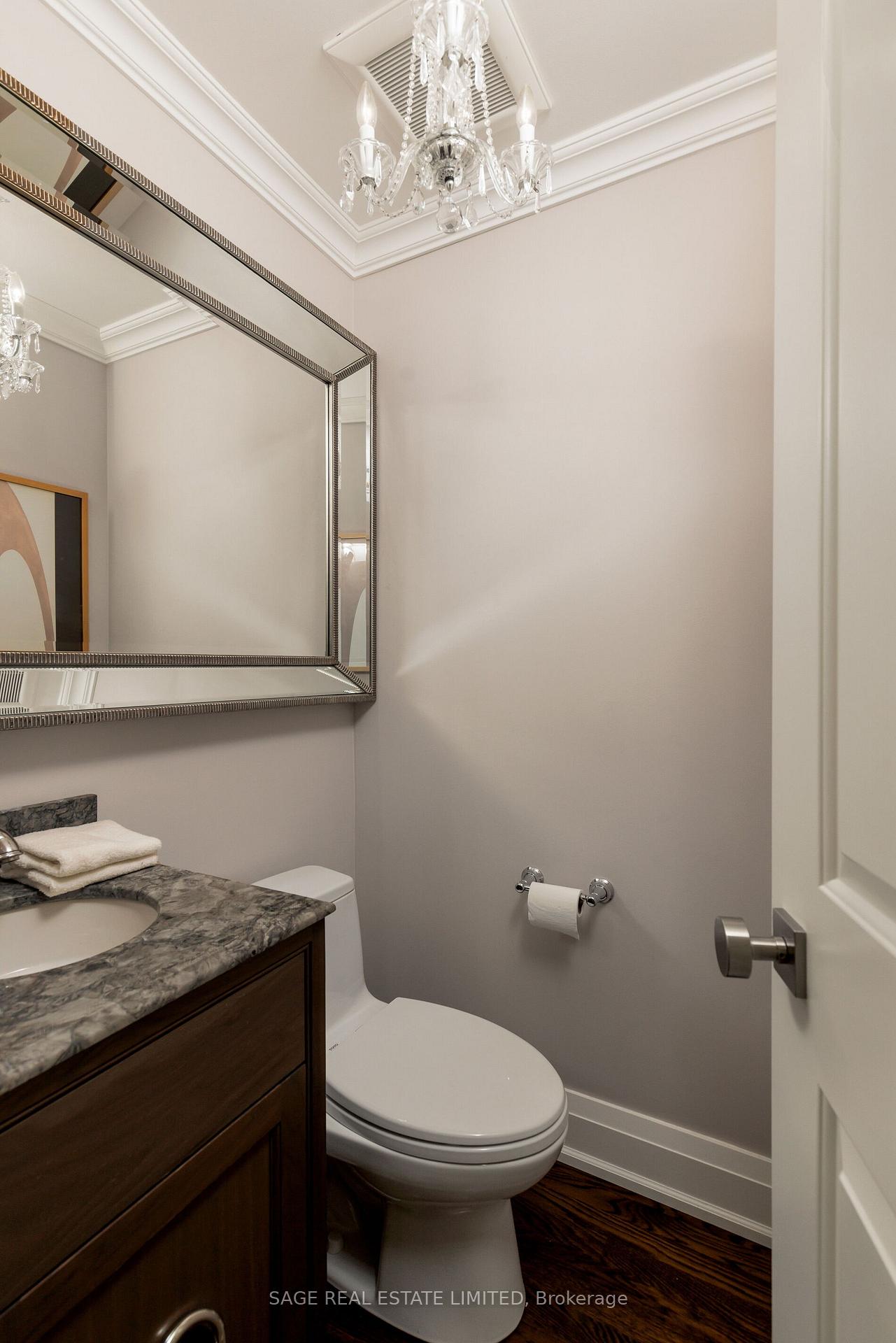 Photo 32 of 45 Newstead Road, Etobicoke, Willowridge-Martingrove-Richview — HOMEH