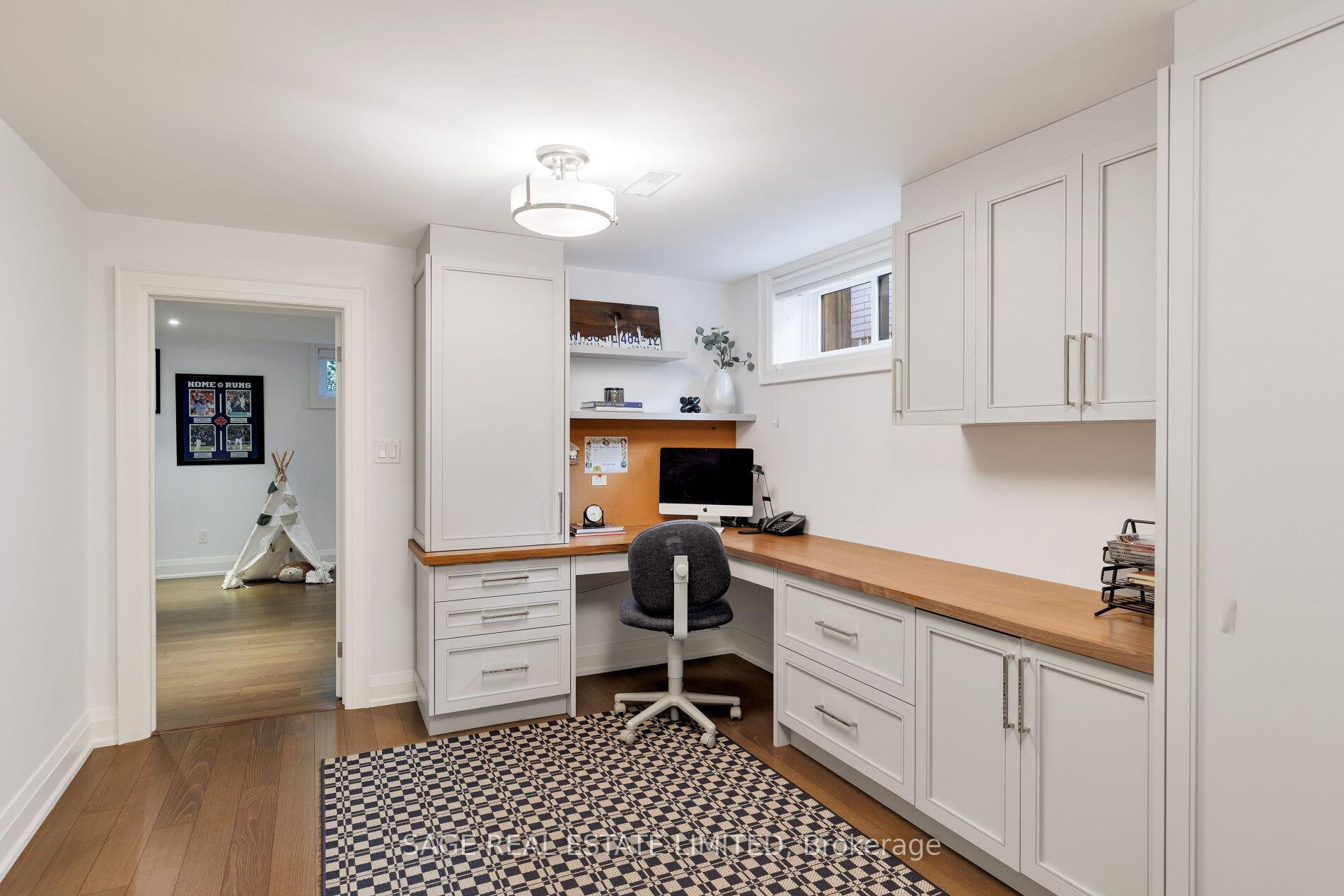 Photo 38 of 45 Newstead Road, Etobicoke, Willowridge-Martingrove-Richview — HOMEH