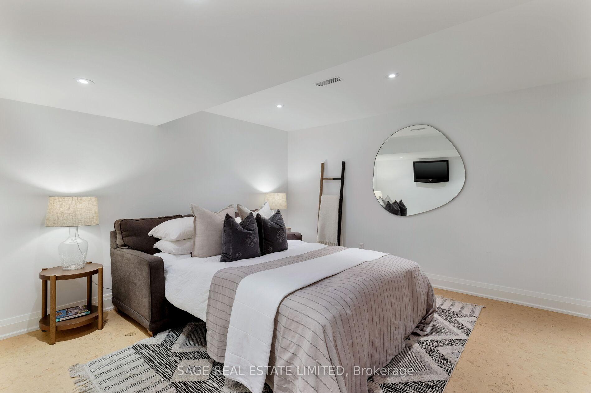 Photo 39 of 45 Newstead Road, Etobicoke, Willowridge-Martingrove-Richview — HOMEH