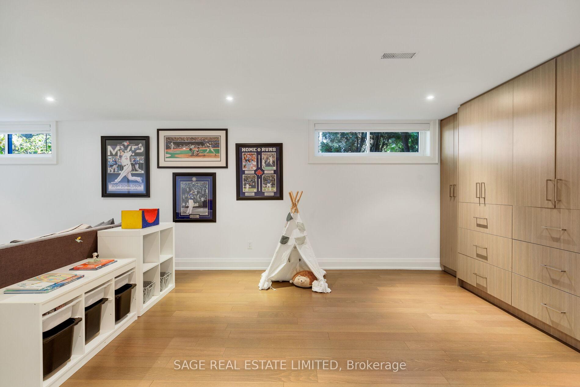 Photo 42 of 45 Newstead Road, Etobicoke, Willowridge-Martingrove-Richview — HOMEH