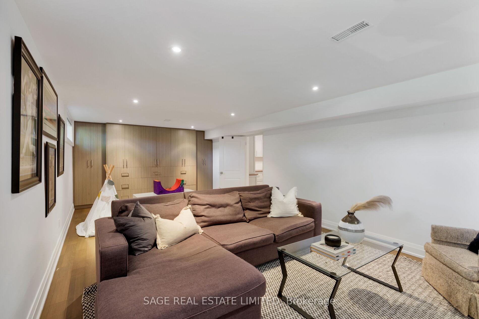 Photo 46 of 45 Newstead Road, Etobicoke, Willowridge-Martingrove-Richview — HOMEH