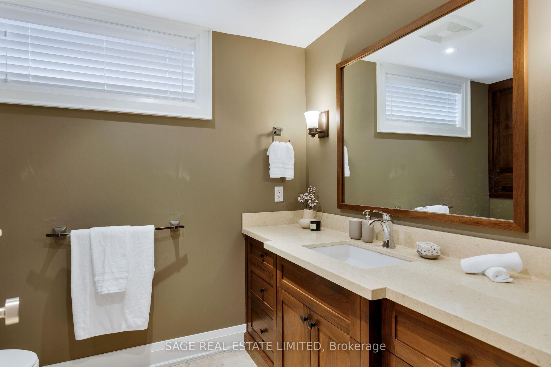 Photo 47 of 45 Newstead Road, Etobicoke, Willowridge-Martingrove-Richview — HOMEH