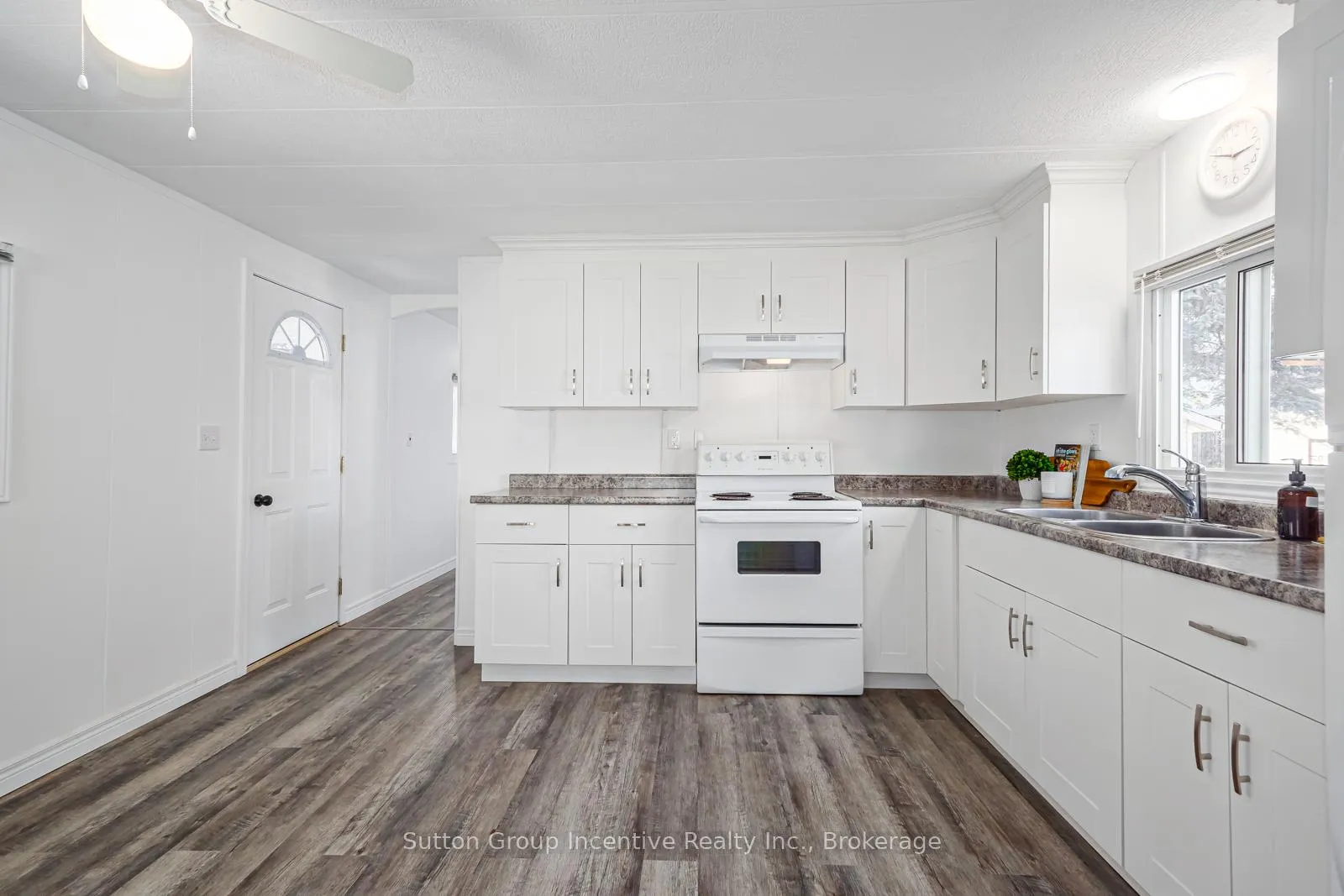 Photo 12 of 6 Georgian Glen Drive, Wasaga Beach — HOMEH