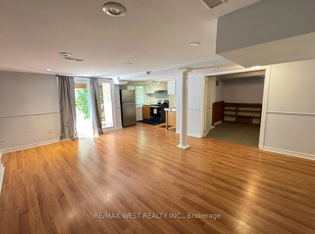 Front of Unit basement, 43 Chiswick Crescent
