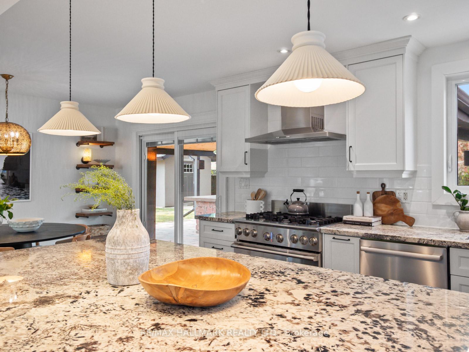 Photo 10 of 7 Haregate Court, Etobicoke, Willowridge-Martingrove-Richview — HOMEH