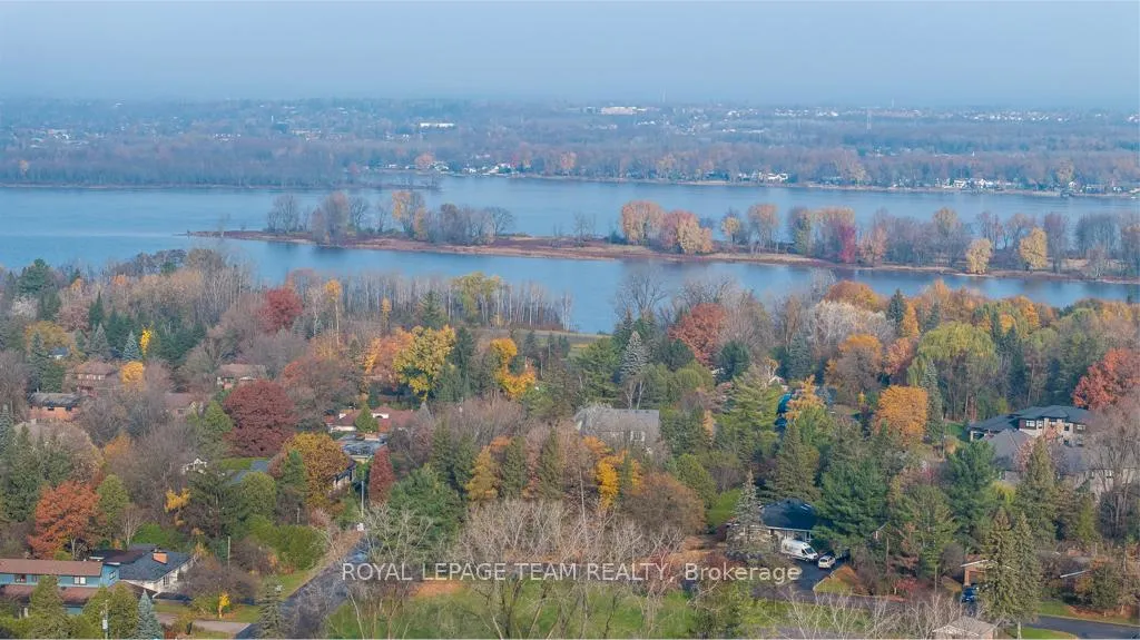 Photo 5 of 39 Rebecca Crescent, Ottawa, Rothwell Heights — HOMEH