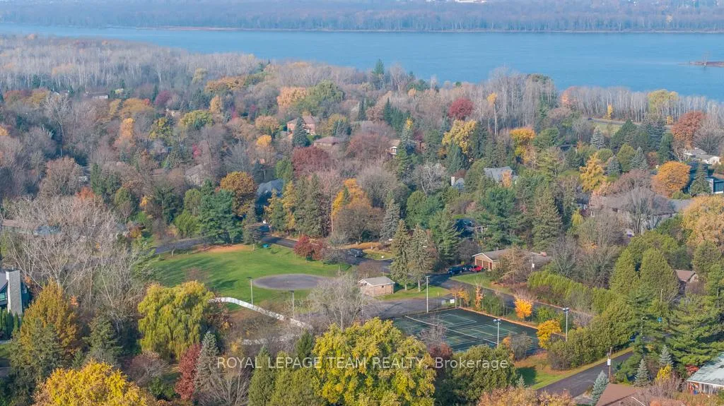 Photo 9 of 39 Rebecca Crescent, Ottawa, Rothwell Heights — HOMEH