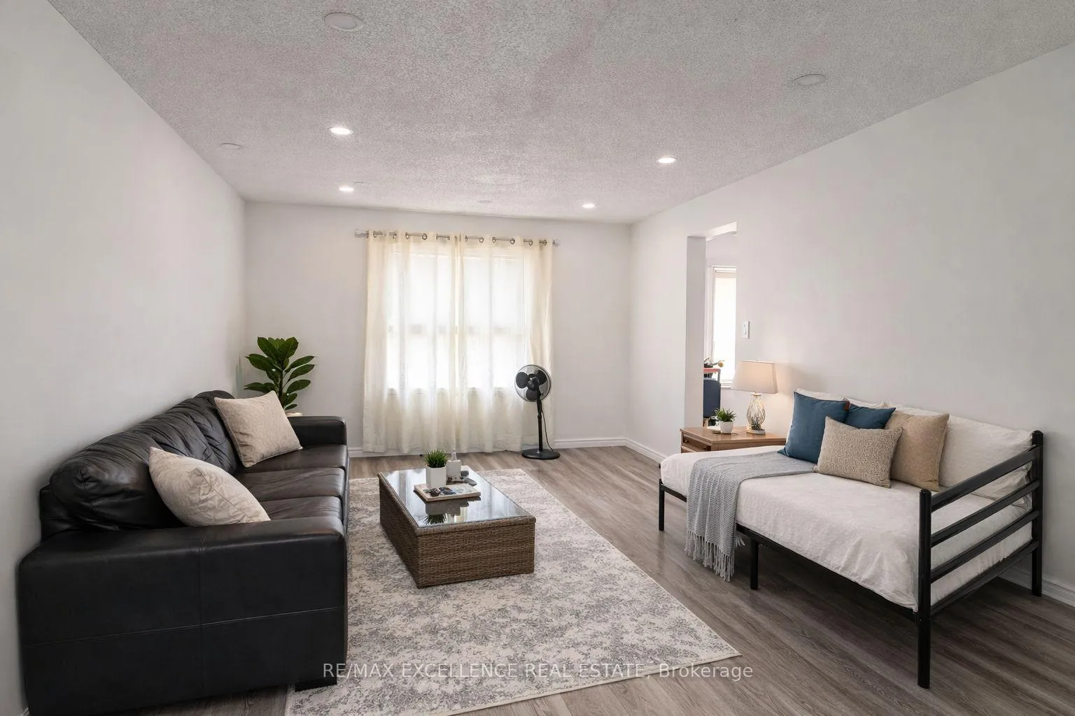 Photo 2 of 68 Alabaster Drive, Brampton, Brampton North — HOMEH