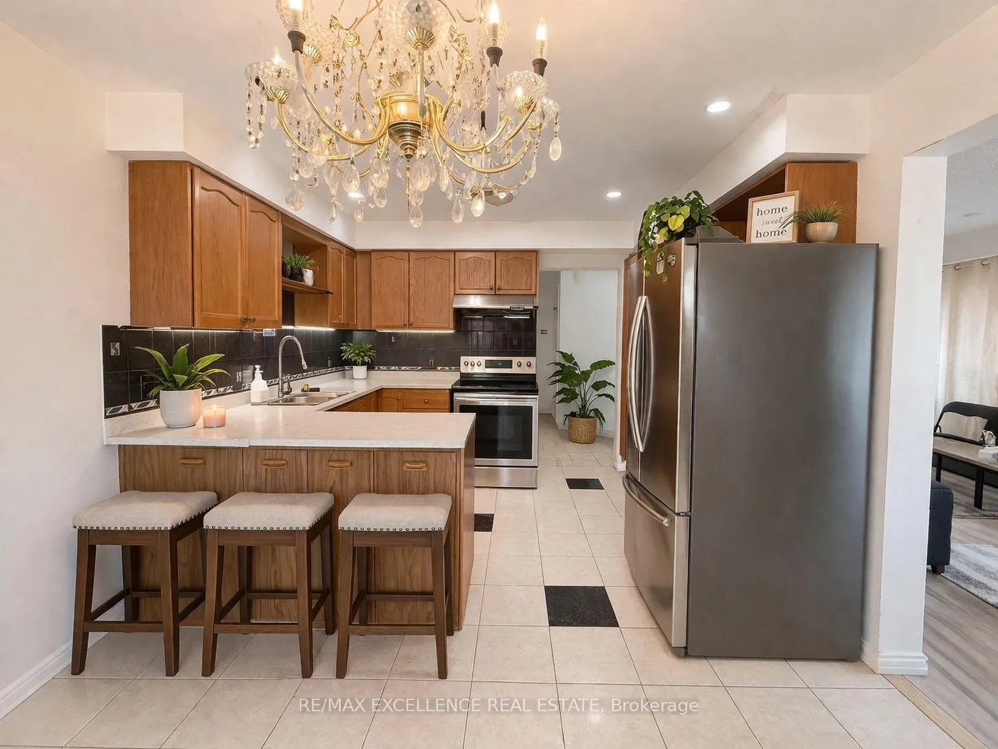 Photo 5 of 68 Alabaster Drive, Brampton, Brampton North — HOMEH