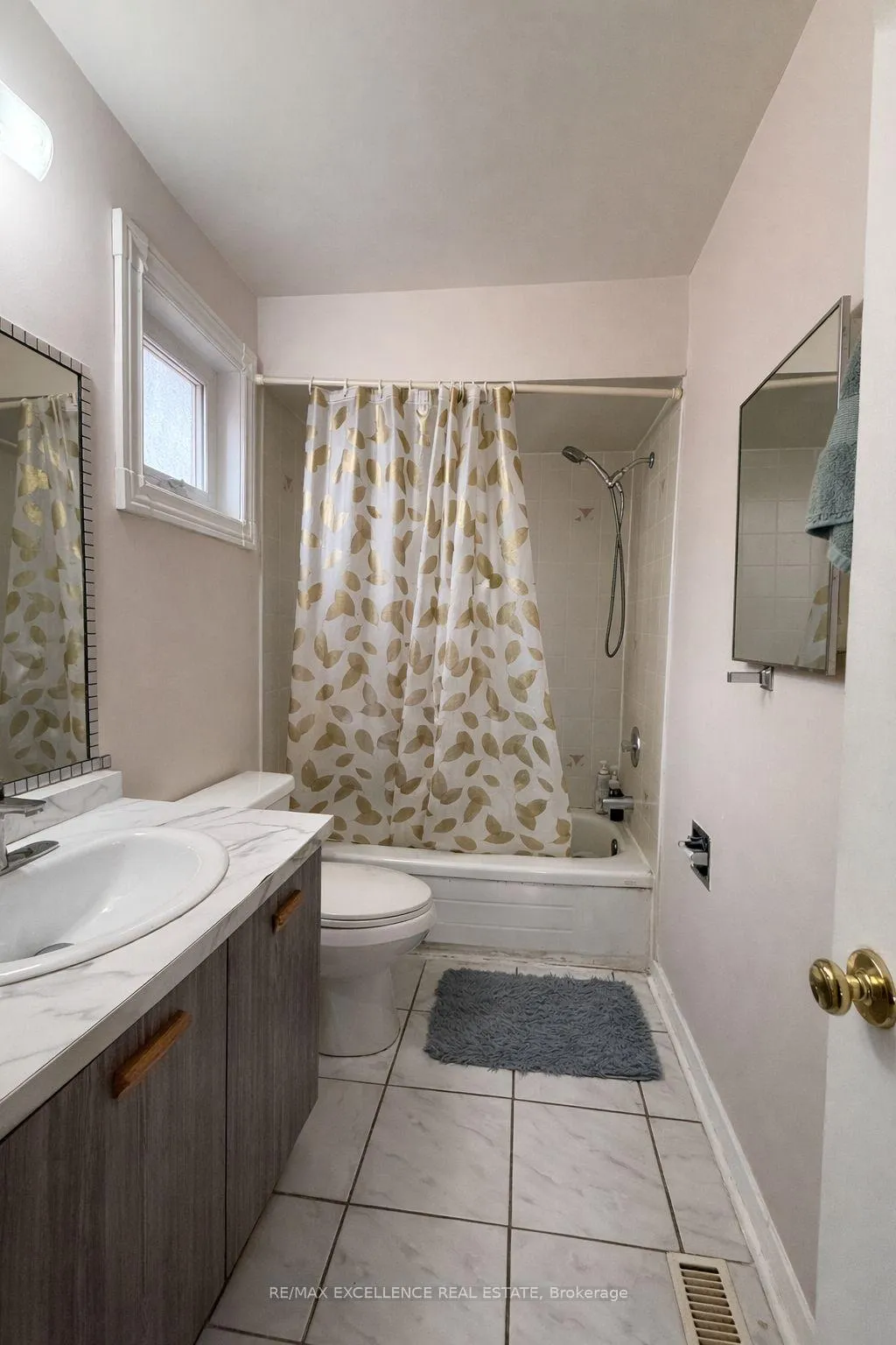 Photo 7 of 68 Alabaster Drive, Brampton, Brampton North — HOMEH