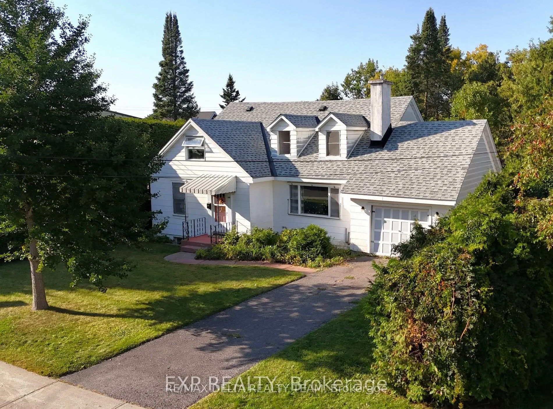 Front of 149 Pleasant Park Road