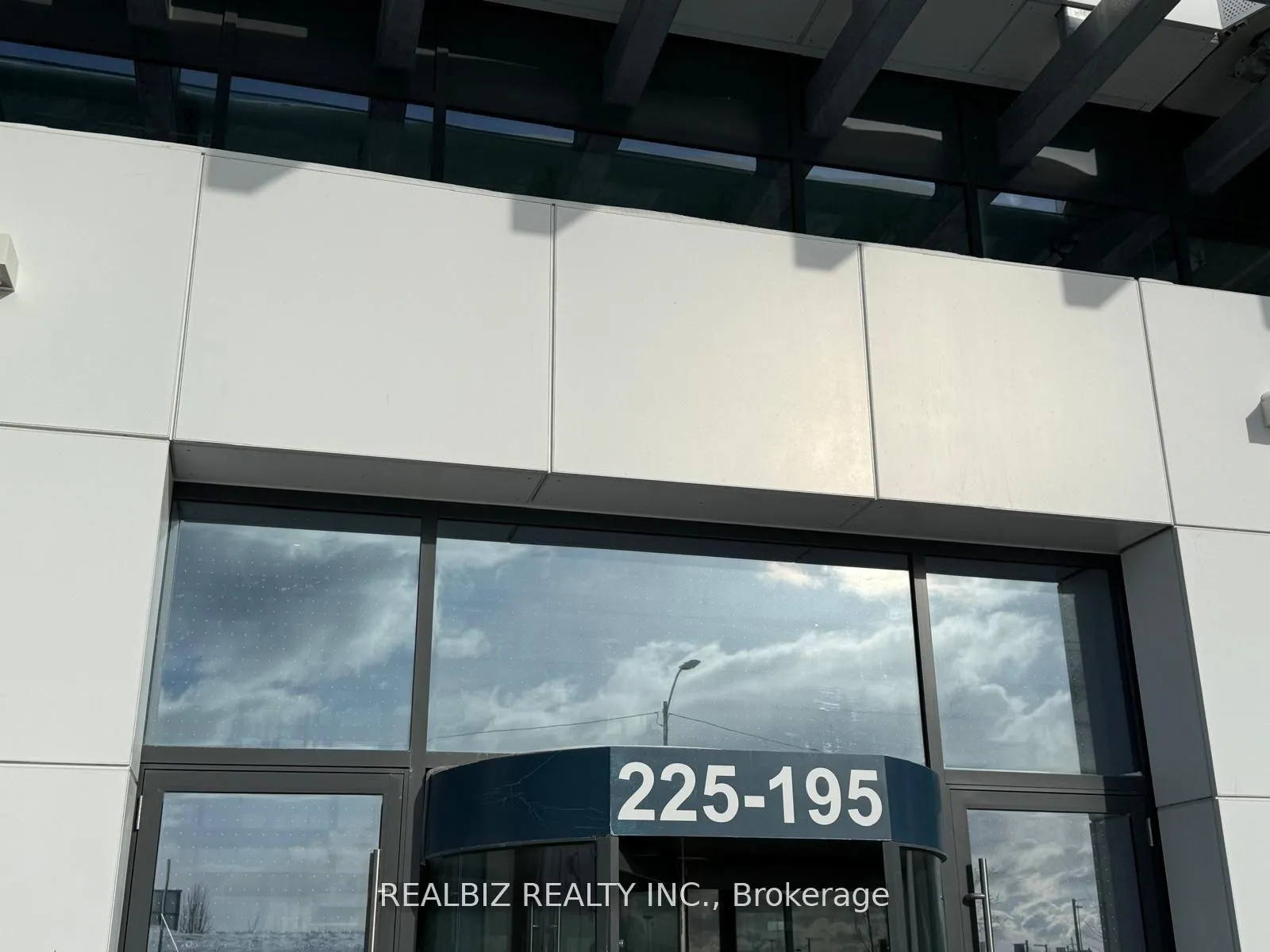 Photo 2 of Unit 1109, 225 Commerce Street, Vaughan, Vaughan Corporate Centre — HOMEH