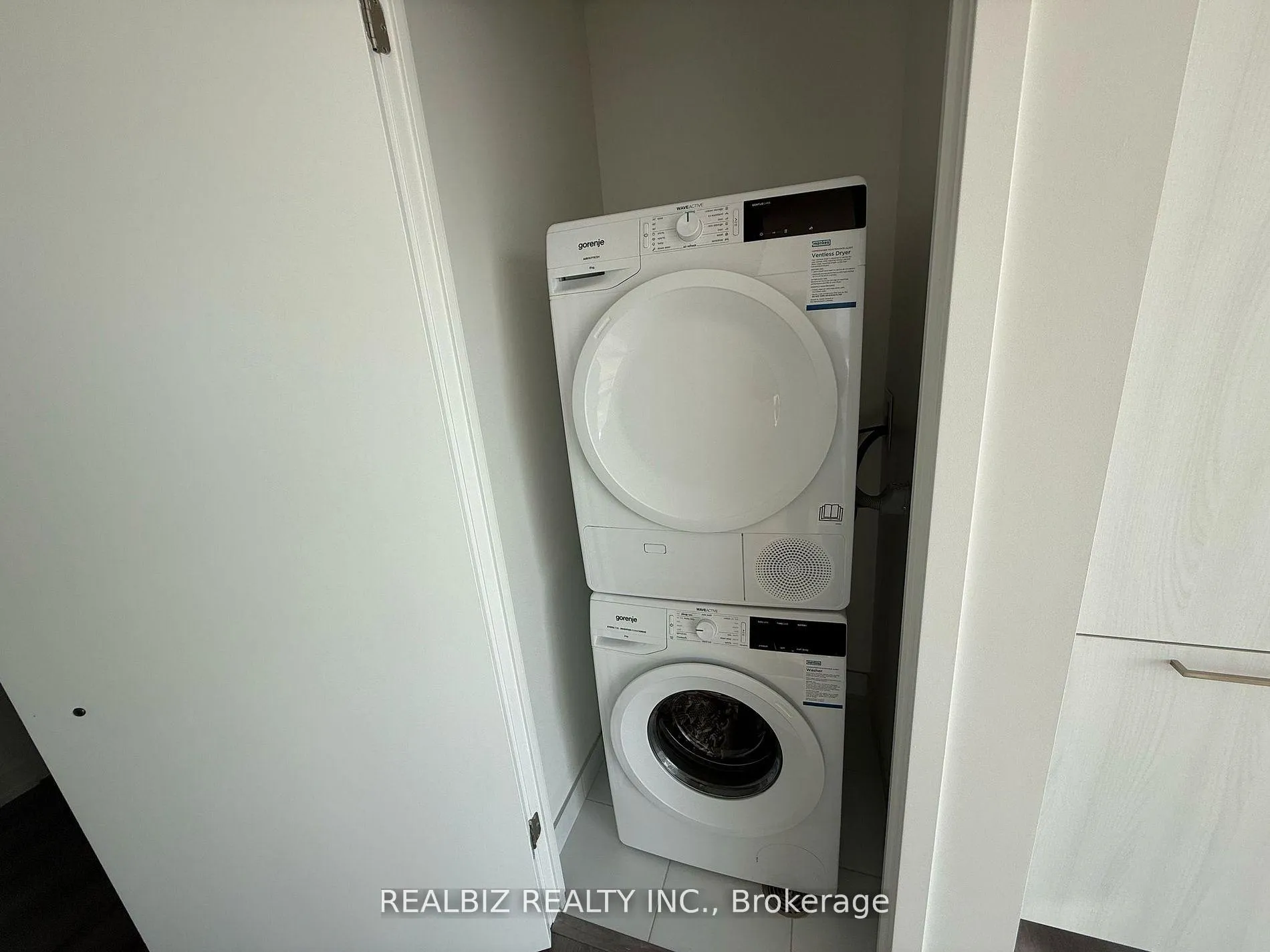 Photo 4 of Unit 1109, 225 Commerce Street, Vaughan, Vaughan Corporate Centre — HOMEH