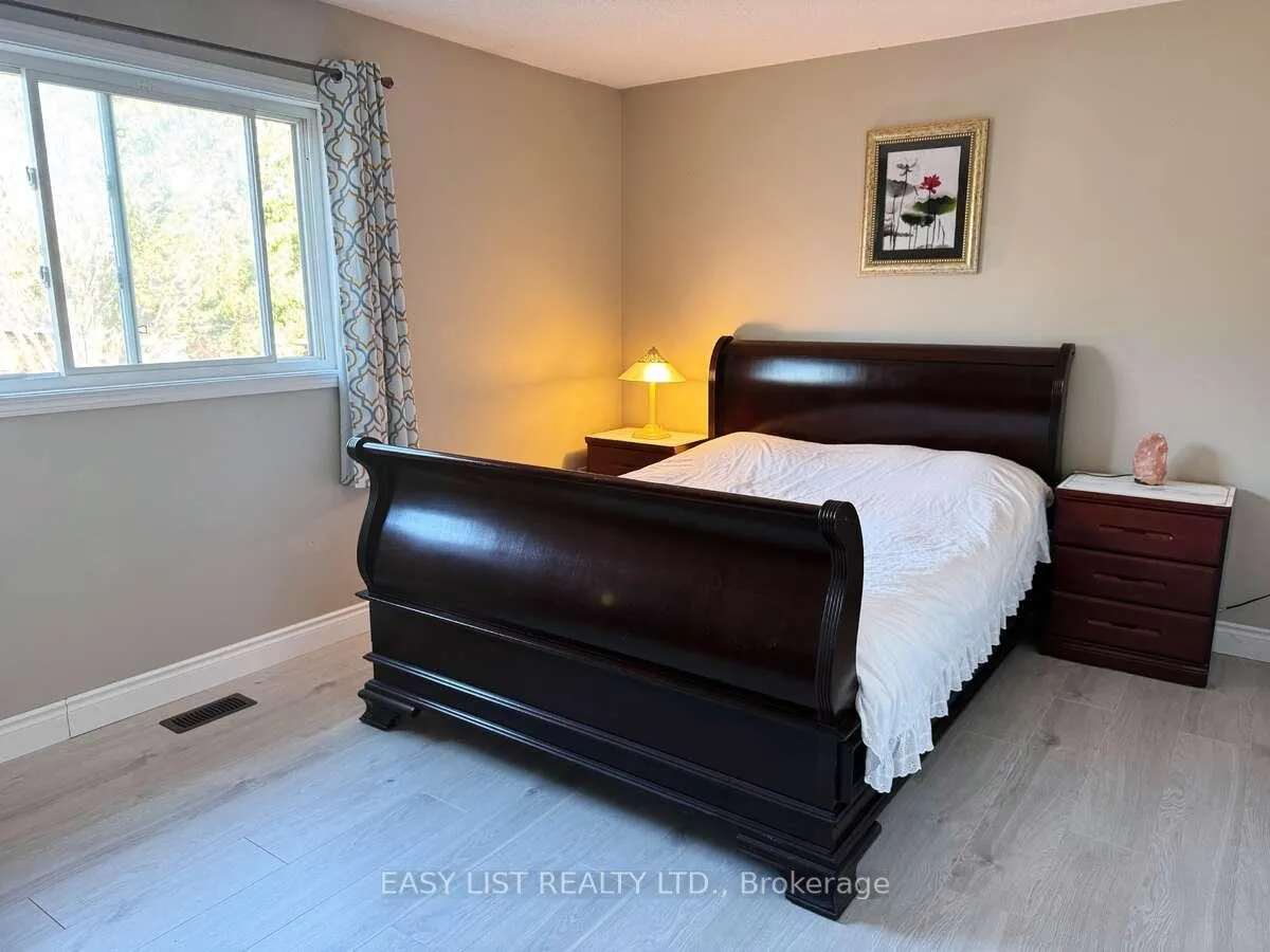 Photo 9 of 35 Ridwell Street, Barrie, Edgehill Drive — HOMEH