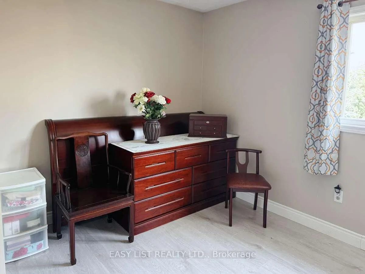 Photo 10 of 35 Ridwell Street, Barrie, Edgehill Drive — HOMEH