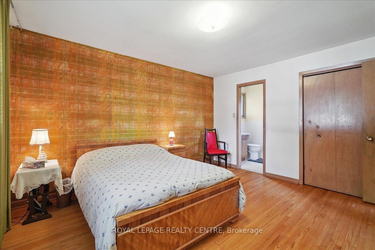 Photo 19 of 151 Redgrave Drive, Etobicoke, Willowridge-Martingrove-Richview — HOMEH