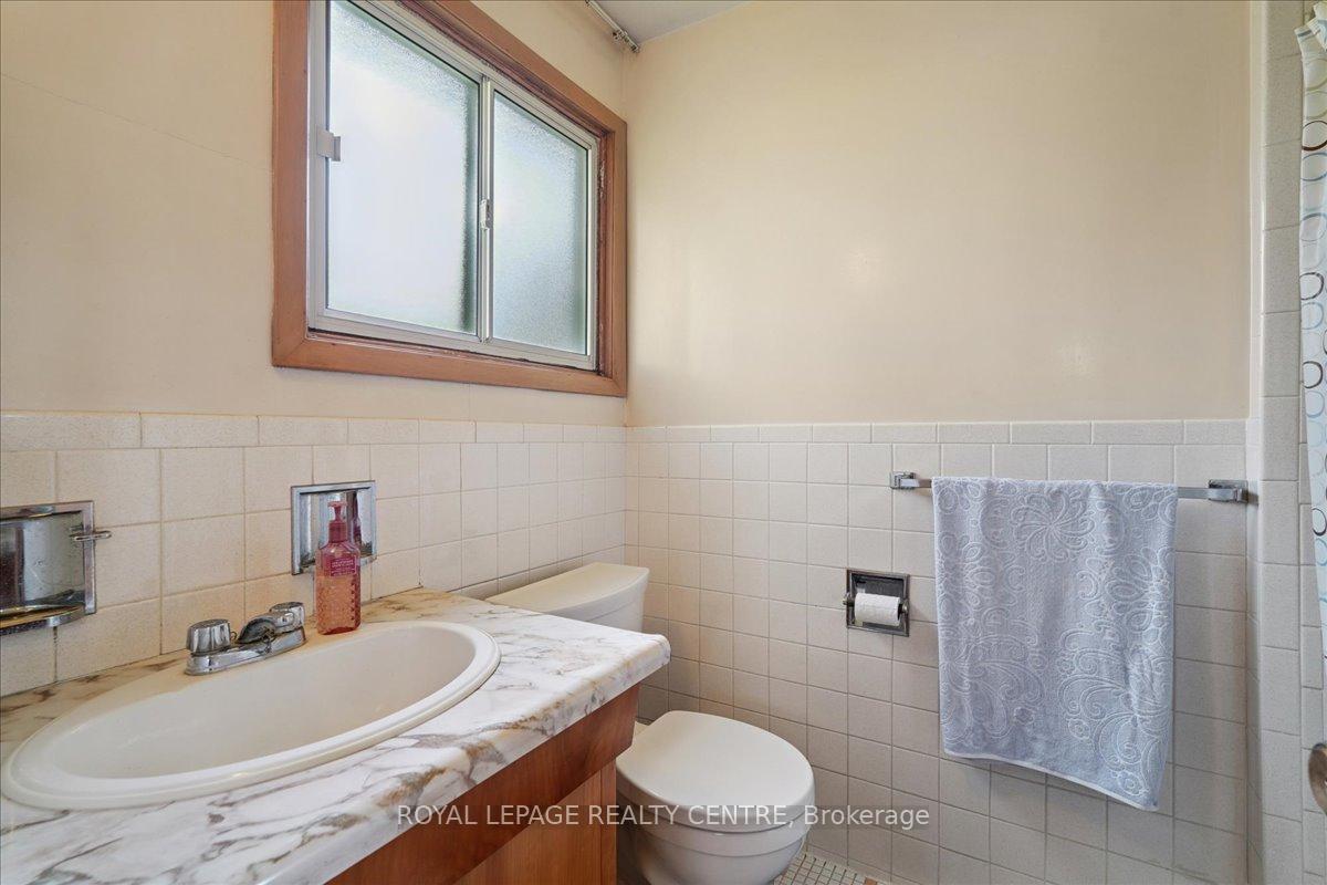 Photo 20 of 151 Redgrave Drive, Etobicoke, Willowridge-Martingrove-Richview — HOMEH