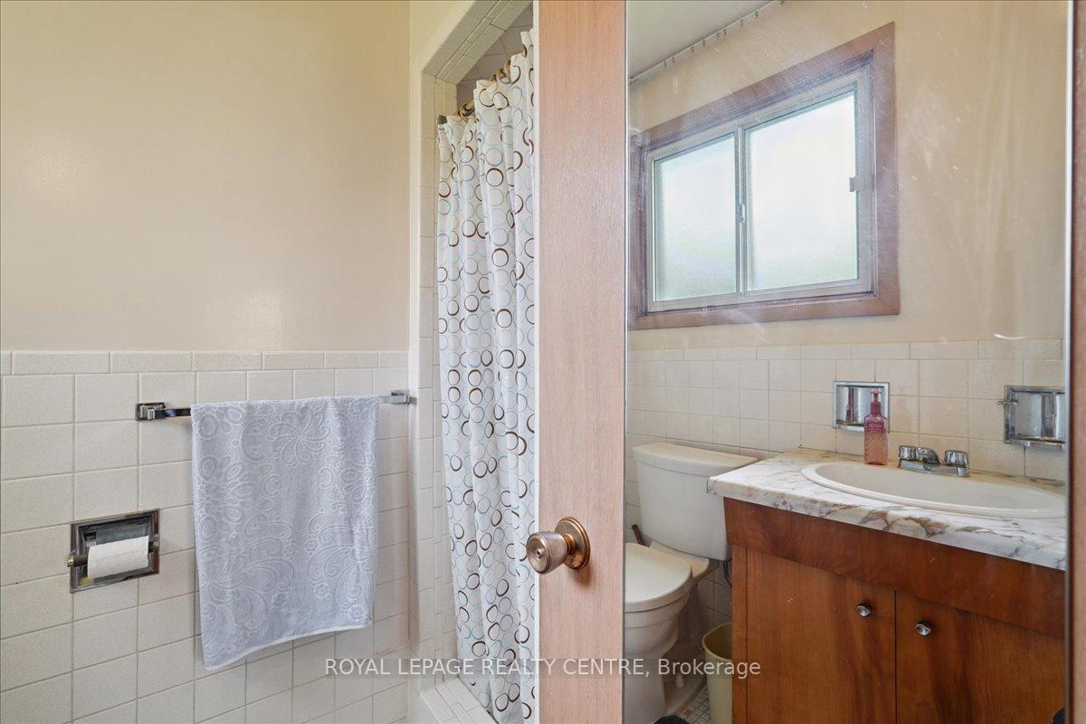 Photo 21 of 151 Redgrave Drive, Etobicoke, Willowridge-Martingrove-Richview — HOMEH