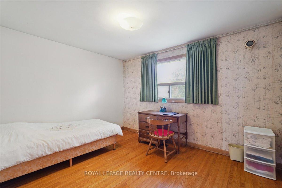 Photo 22 of 151 Redgrave Drive, Etobicoke, Willowridge-Martingrove-Richview — HOMEH