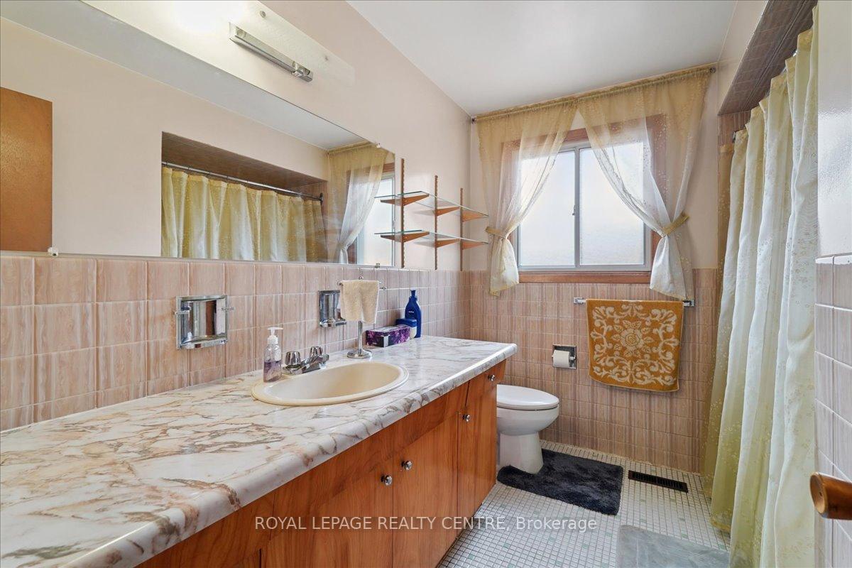 Photo 23 of 151 Redgrave Drive, Etobicoke, Willowridge-Martingrove-Richview — HOMEH