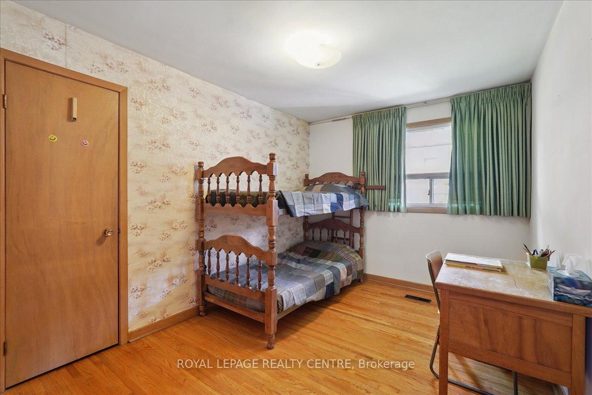 Photo 24 of 151 Redgrave Drive, Etobicoke, Willowridge-Martingrove-Richview — HOMEH