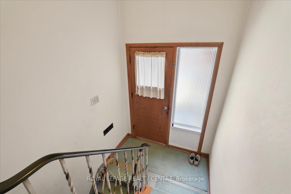 Photo 25 of 151 Redgrave Drive, Etobicoke, Willowridge-Martingrove-Richview — HOMEH