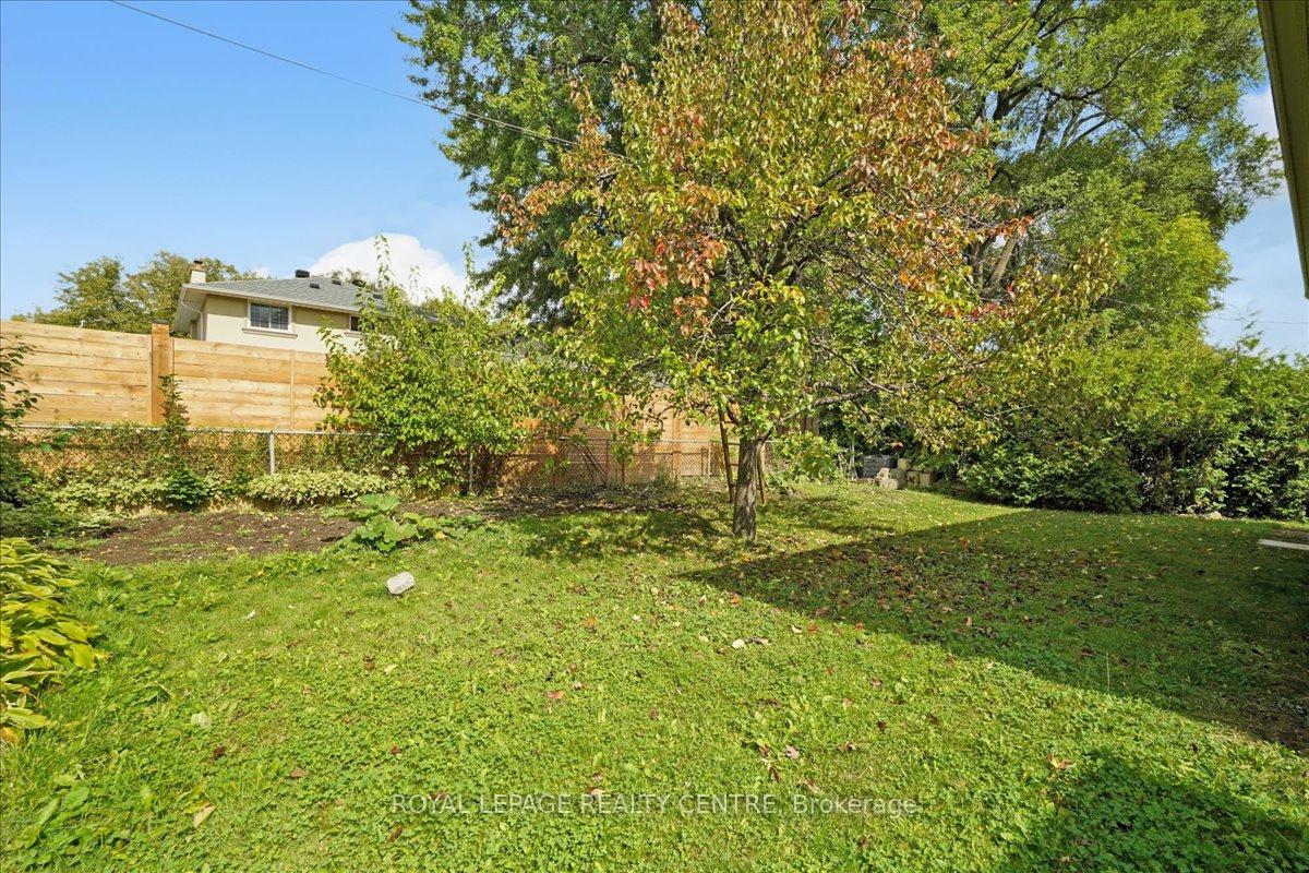 Photo 36 of 151 Redgrave Drive, Etobicoke, Willowridge-Martingrove-Richview — HOMEH