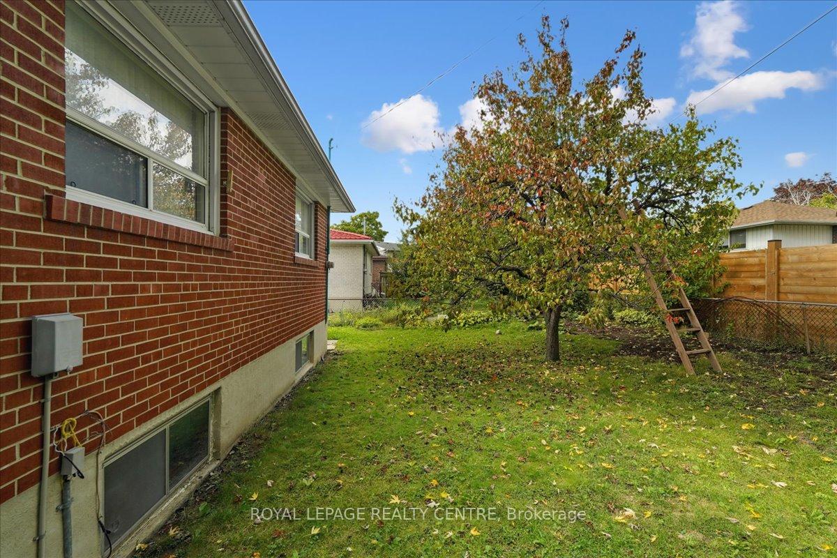 Photo 41 of 151 Redgrave Drive, Etobicoke, Willowridge-Martingrove-Richview — HOMEH