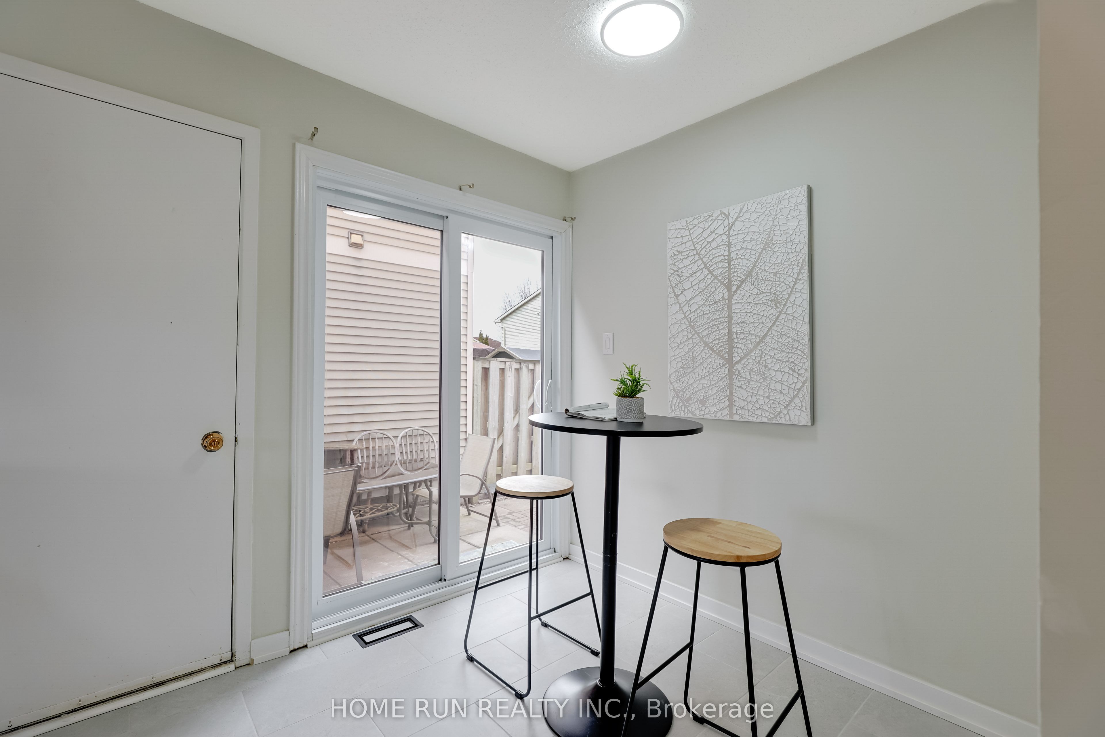 Photo 15 of 16 Sovereign Avenue, Ottawa, Craig Henry/Woodvale — HOMEH