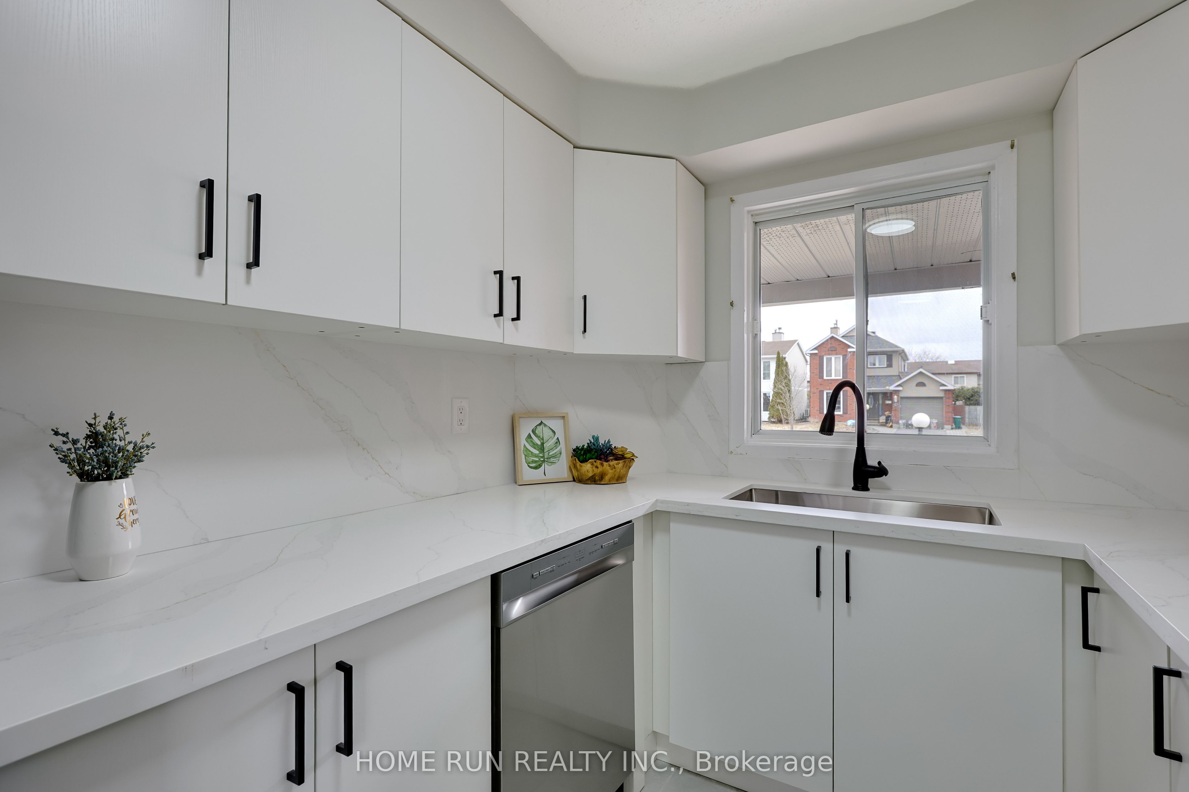Photo 17 of 16 Sovereign Avenue, Ottawa, Craig Henry/Woodvale — HOMEH