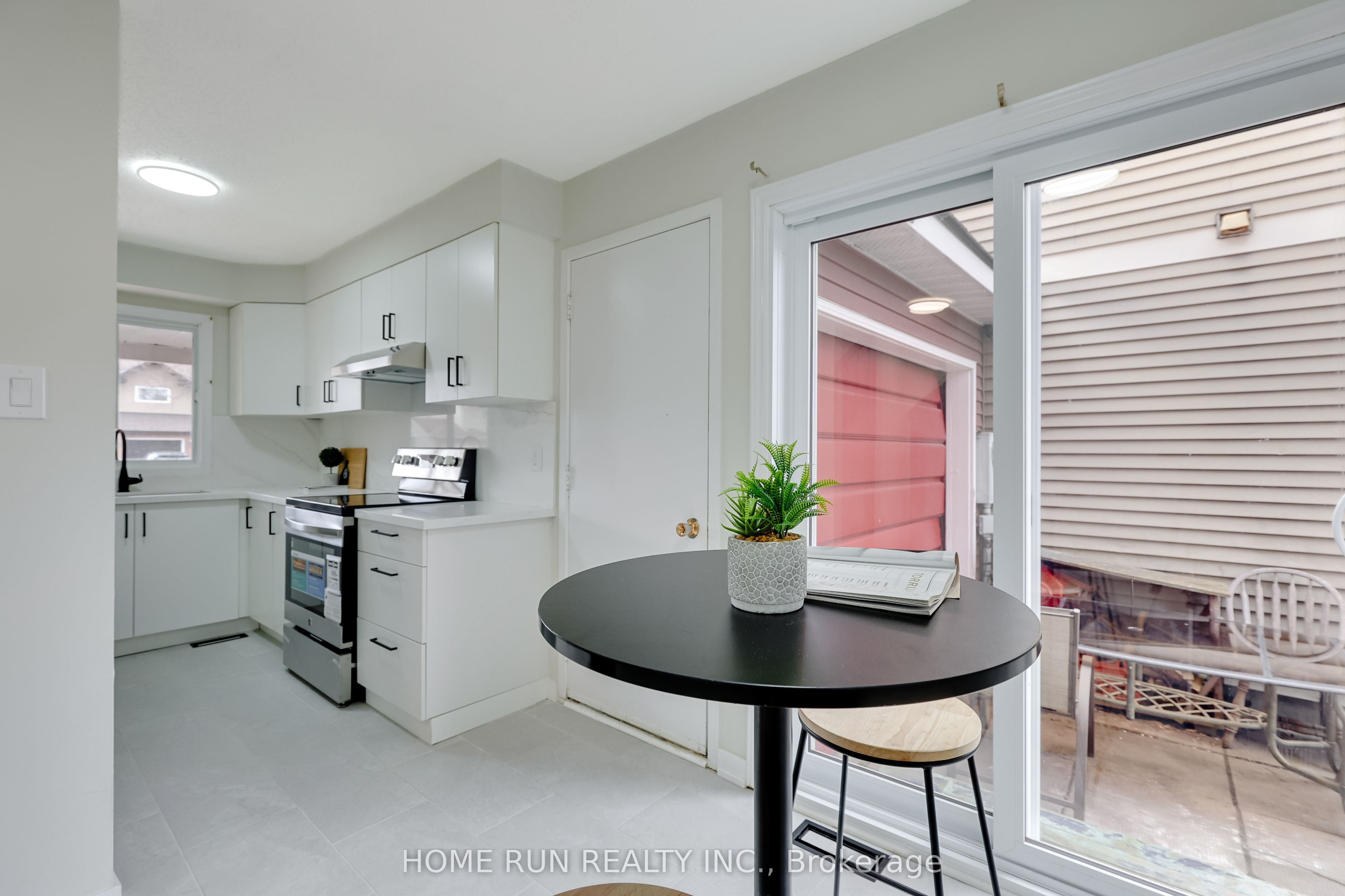 Photo 20 of 16 Sovereign Avenue, Ottawa, Craig Henry/Woodvale — HOMEH