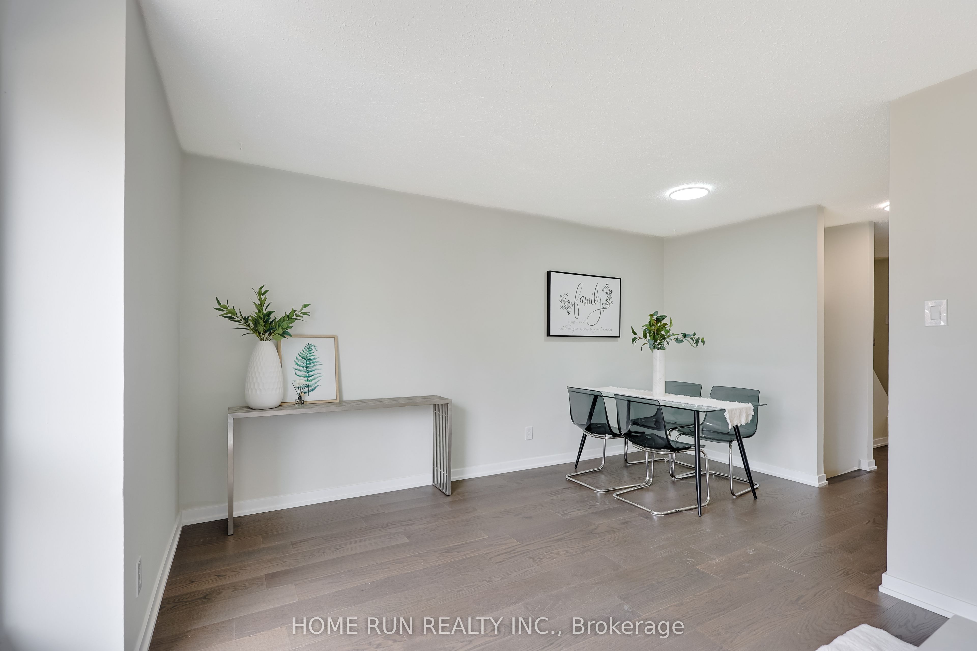 Photo 12 of 16 Sovereign Avenue, Ottawa, Craig Henry/Woodvale — HOMEH