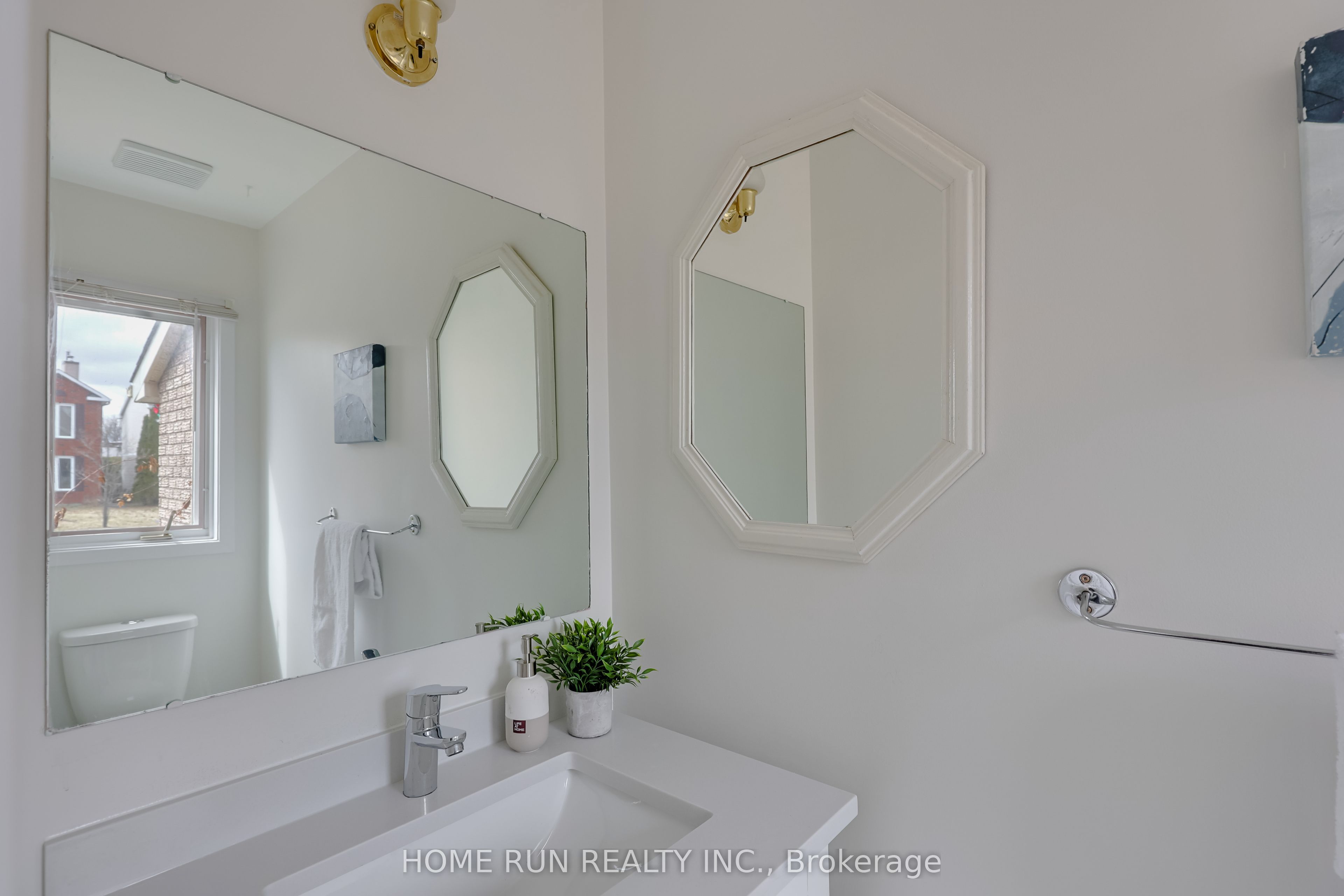 Photo 3 of 16 Sovereign Avenue, Ottawa, Craig Henry/Woodvale — HOMEH