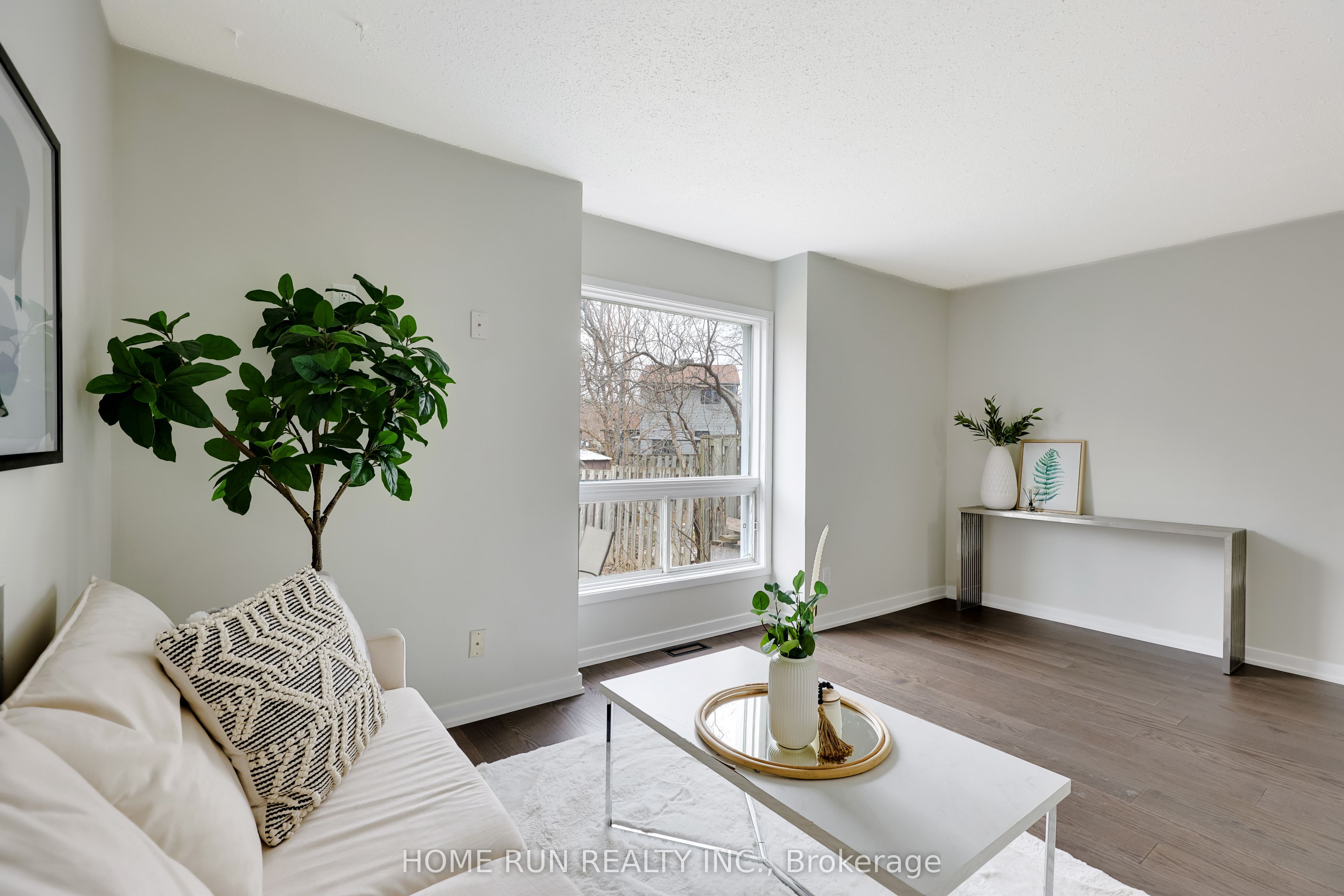 Photo 11 of 16 Sovereign Avenue, Ottawa, Craig Henry/Woodvale — HOMEH