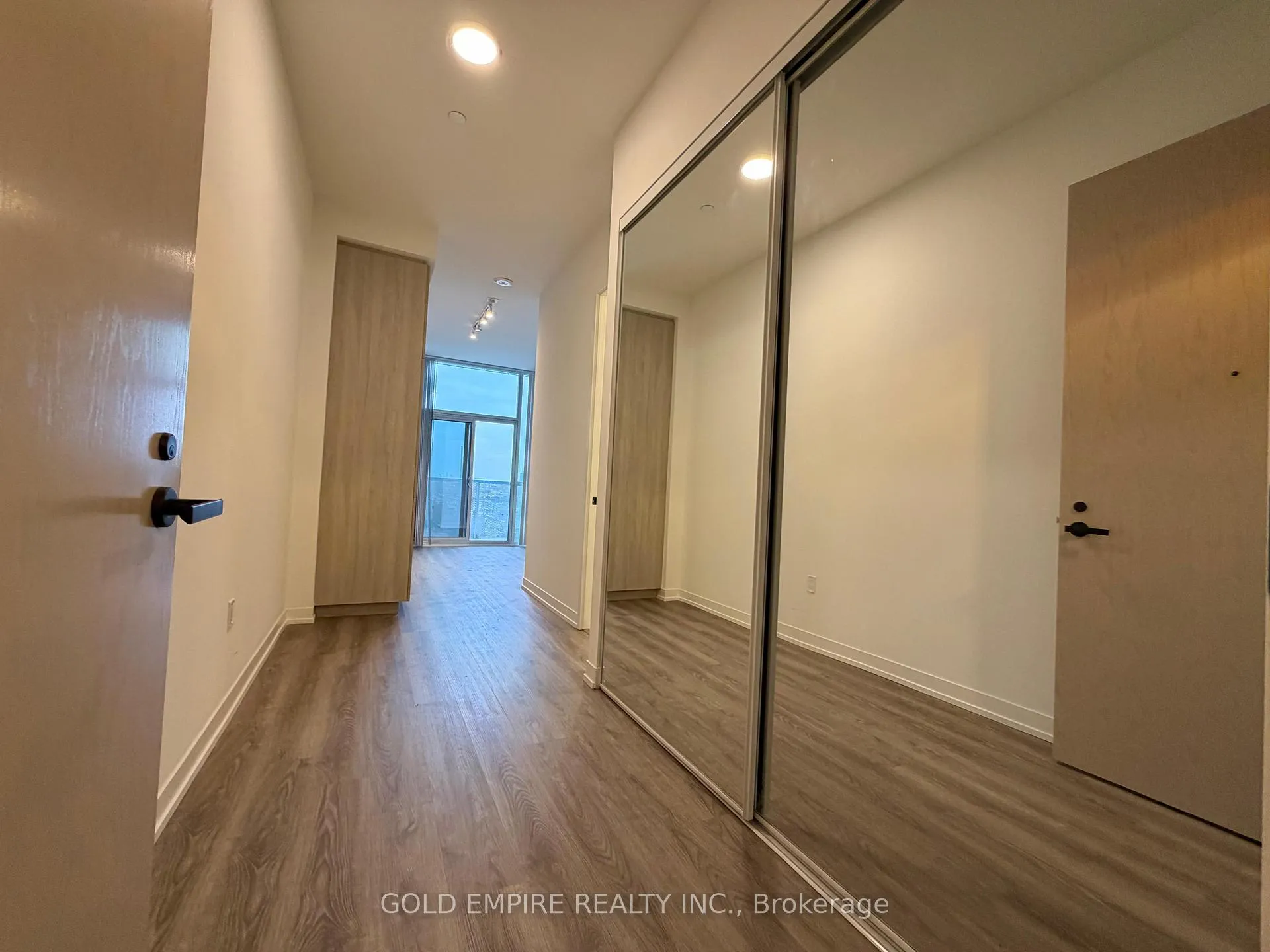 Photo 4 of Unit 609, 8 Interchange Way, Vaughan, Vaughan Corporate Centre — HOMEH