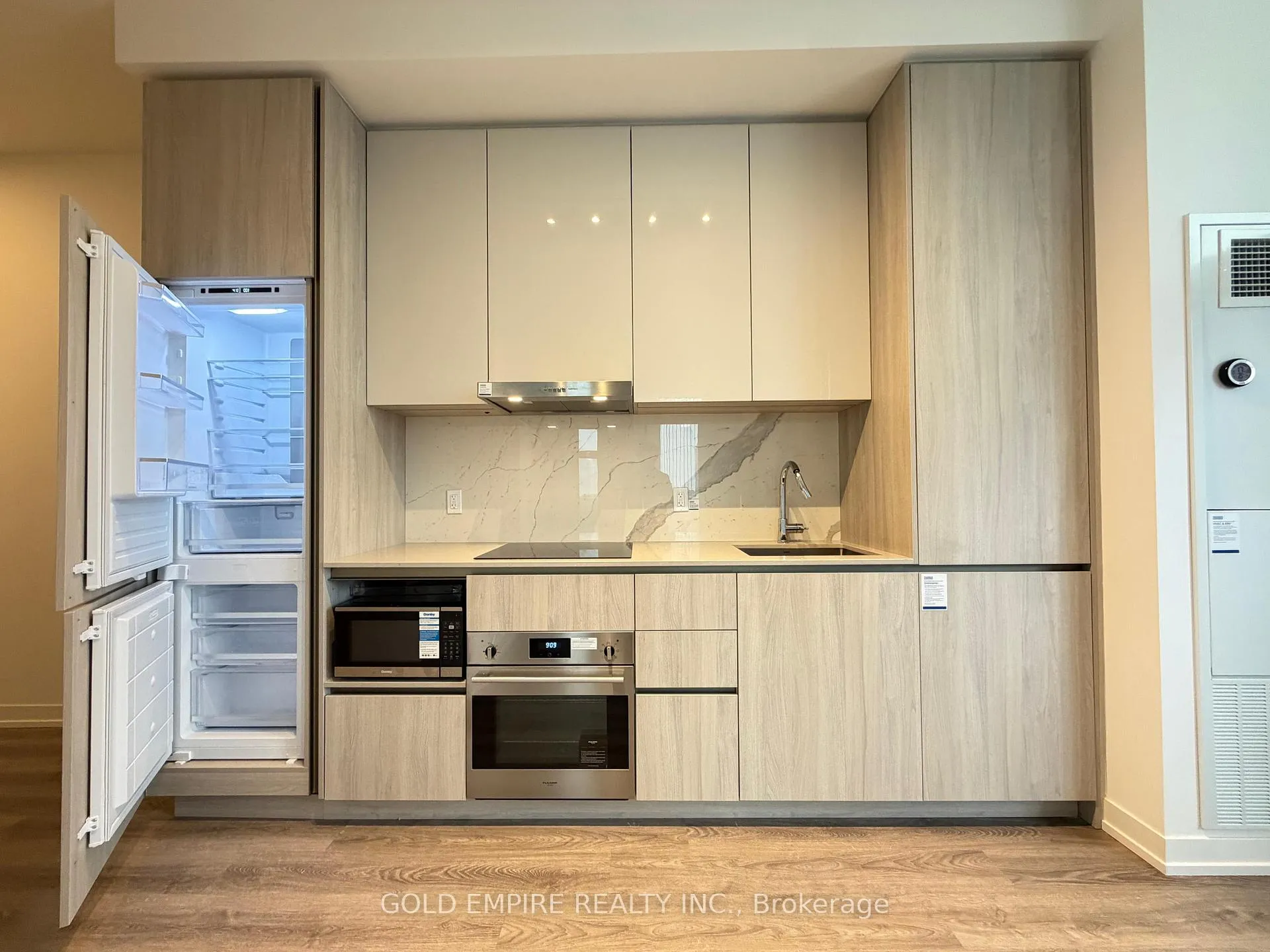 Photo 10 of Unit 609, 8 Interchange Way, Vaughan, Vaughan Corporate Centre — HOMEH